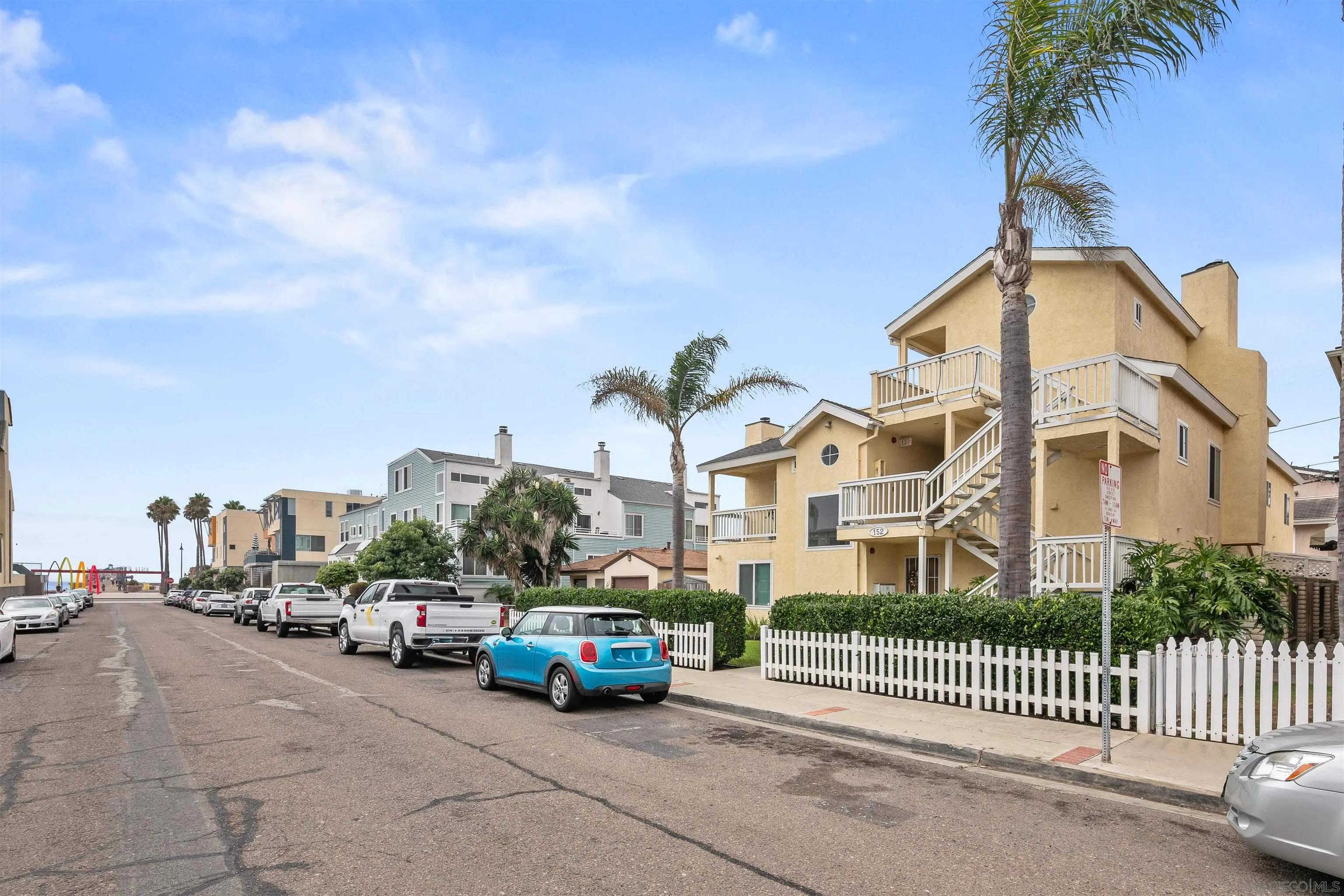 152 Evergreen Ave. Unit 4