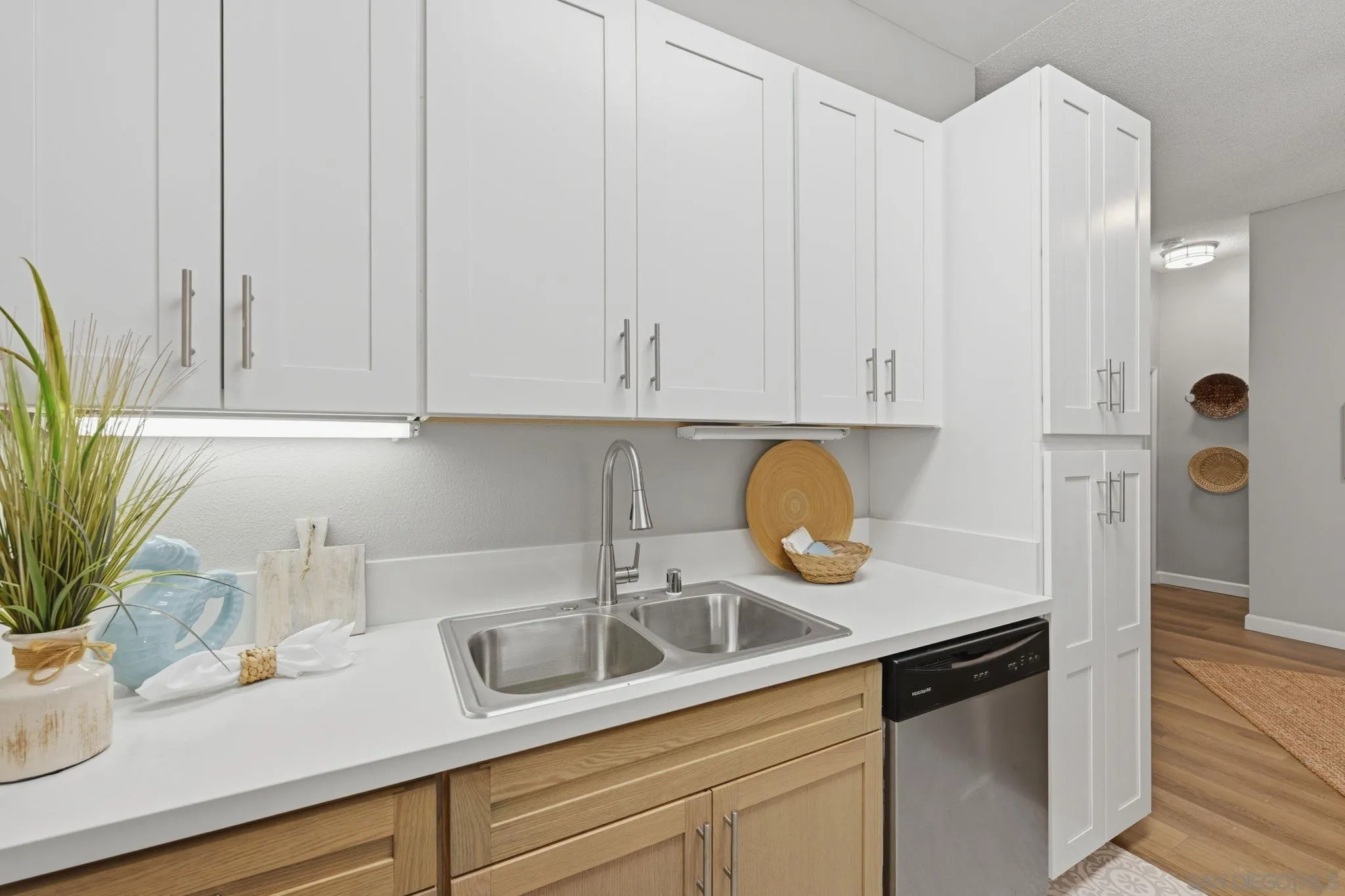 8320 Regents Rd. Unit 1i