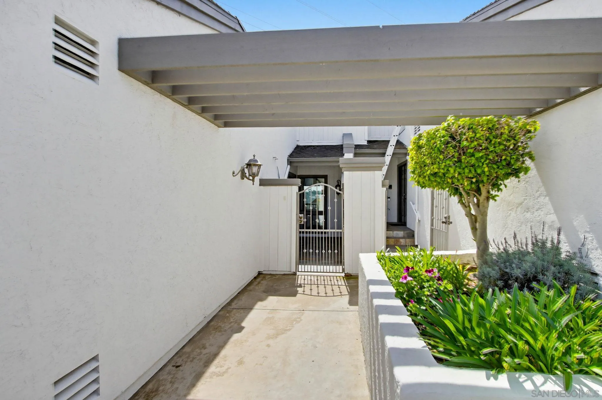 1366 Camino Lujan
