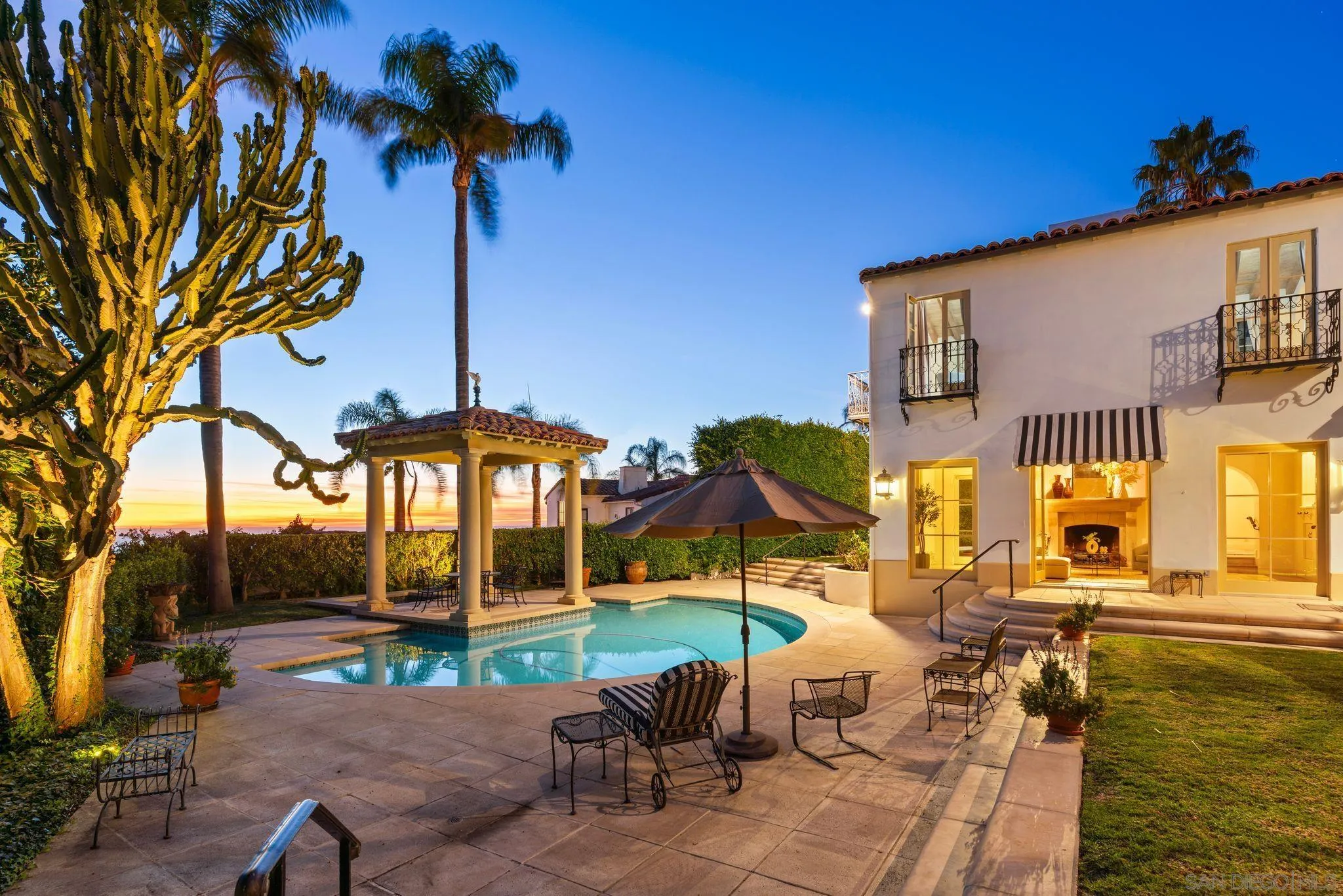 6692 La Jolla Scenic Dr S