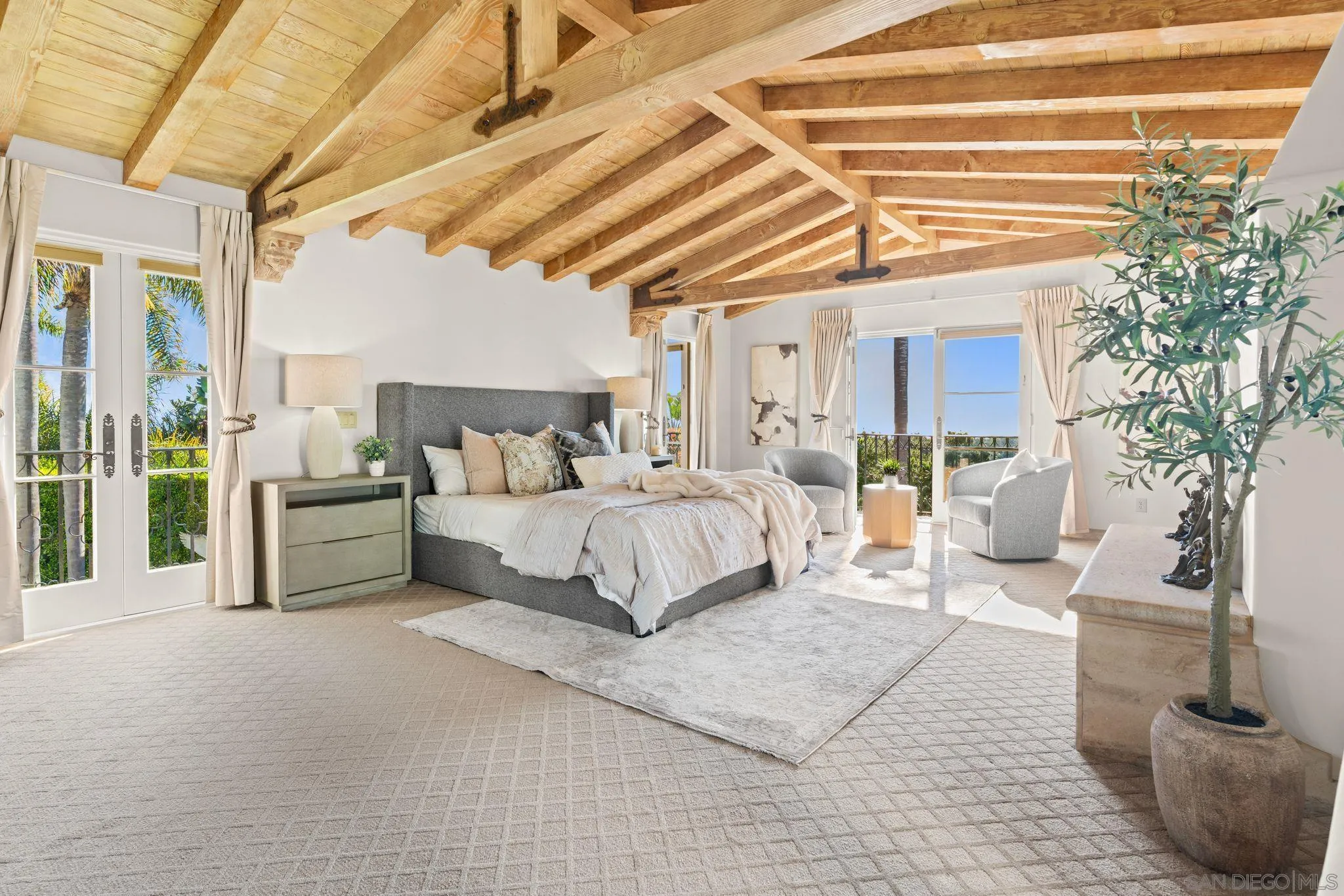 6692 La Jolla Scenic Dr S
