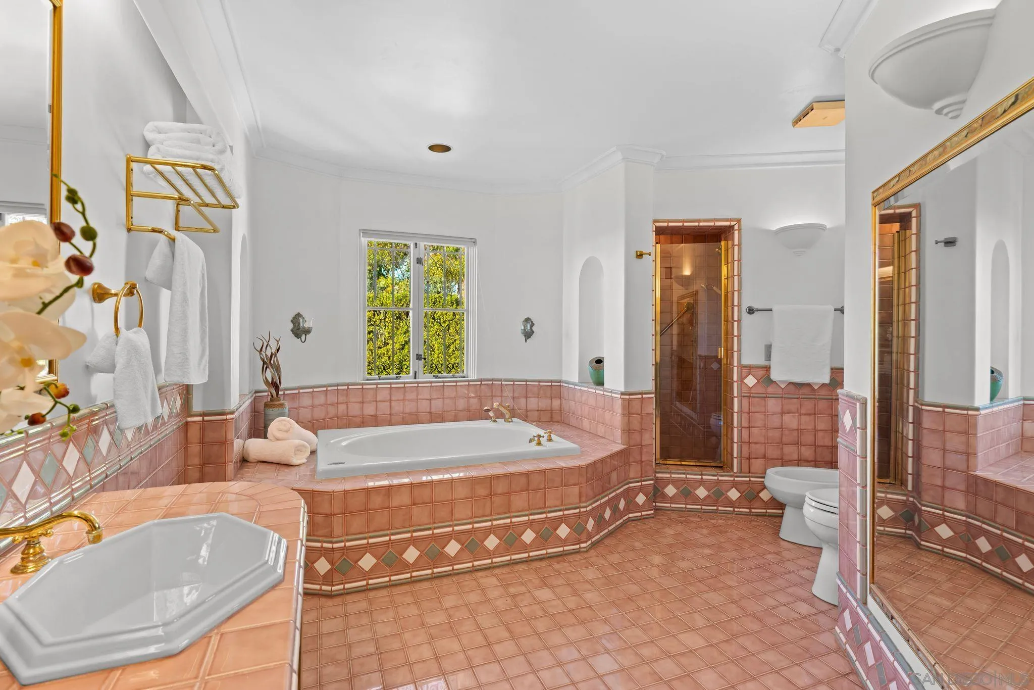 6692 La Jolla Scenic Dr S