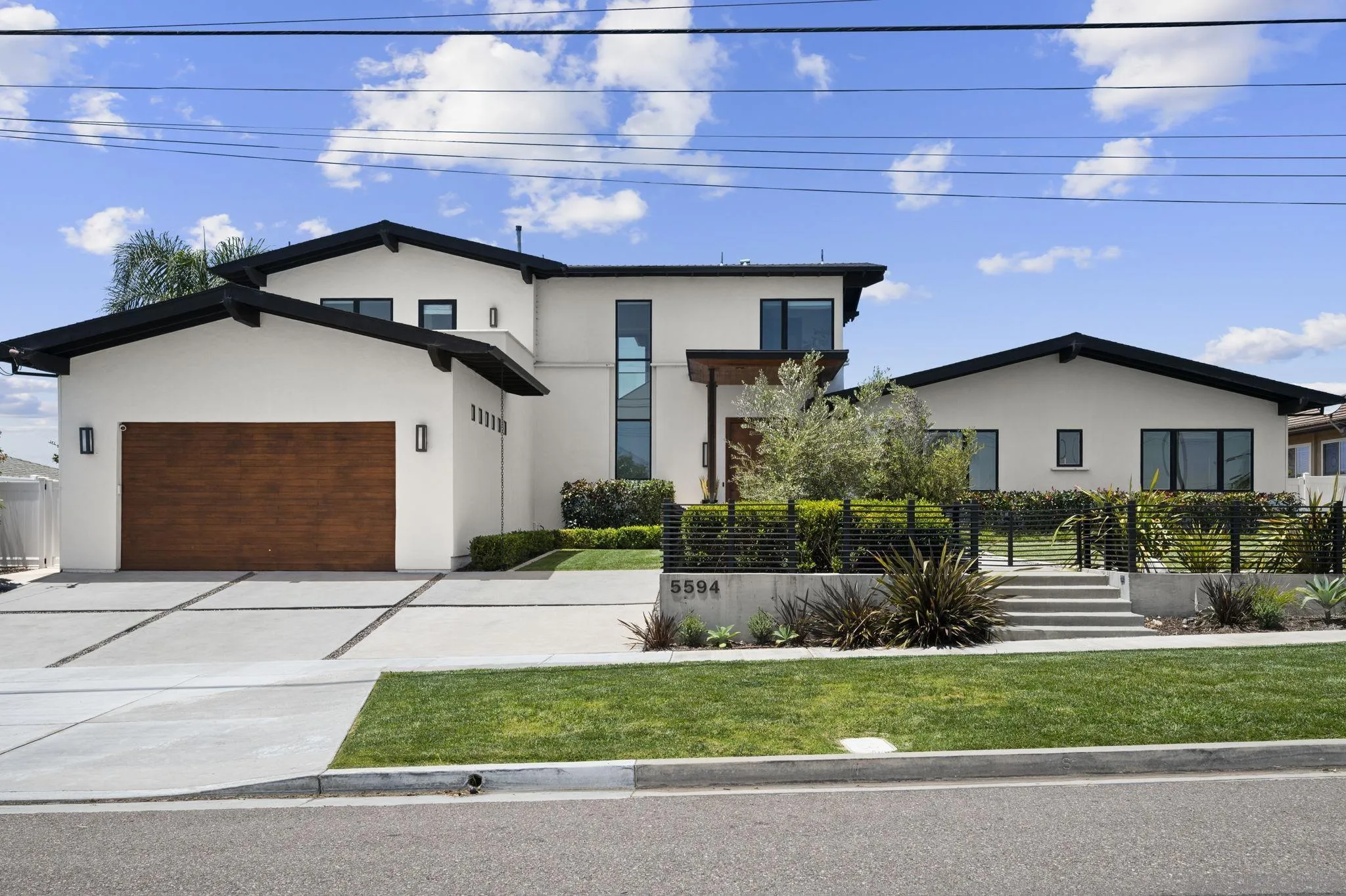 5594 Soledad Rd