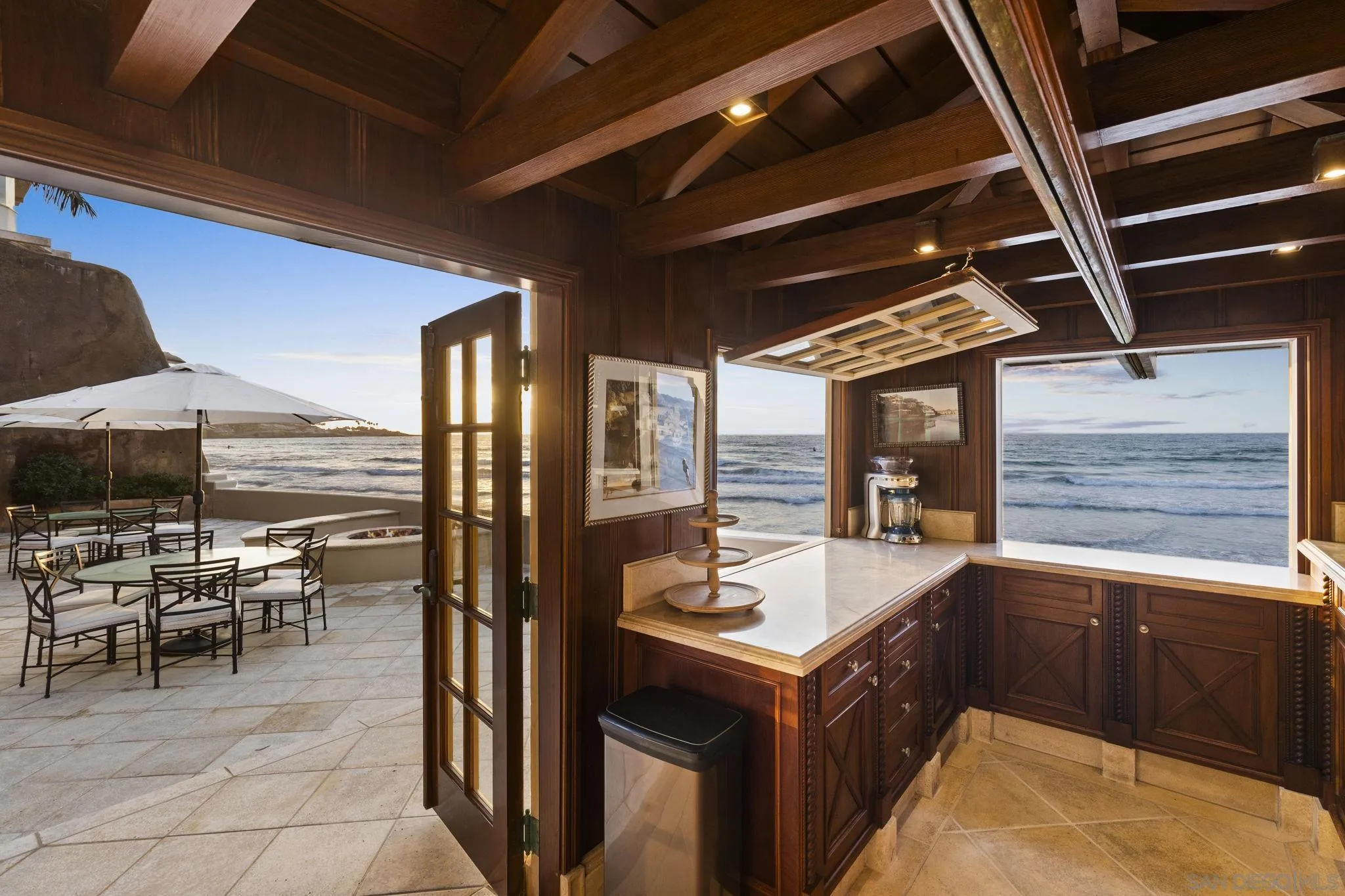 1900 Spindrift Dr