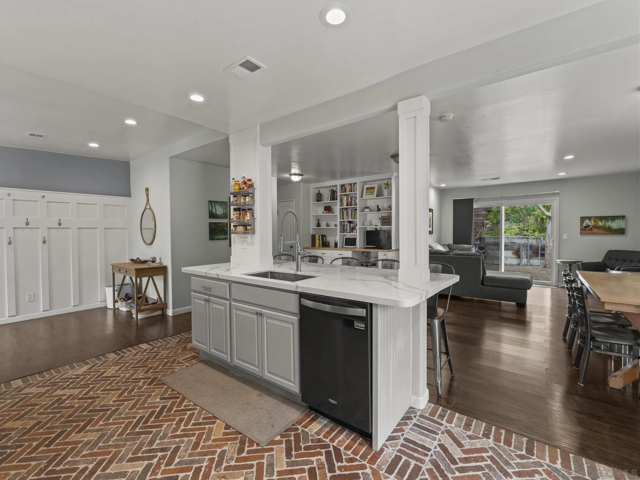 9644 Cecilwood