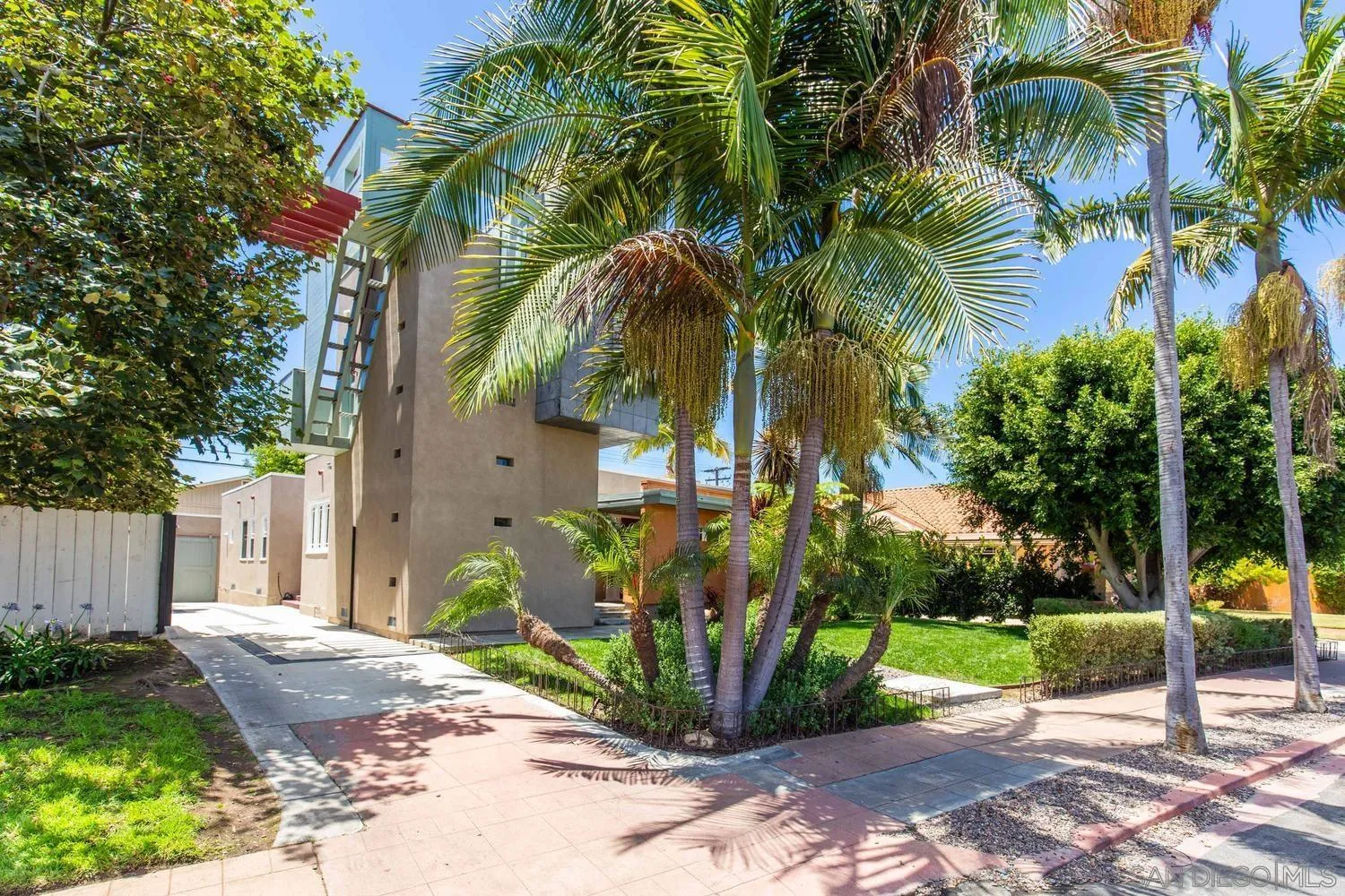 3031 Kalmia St
