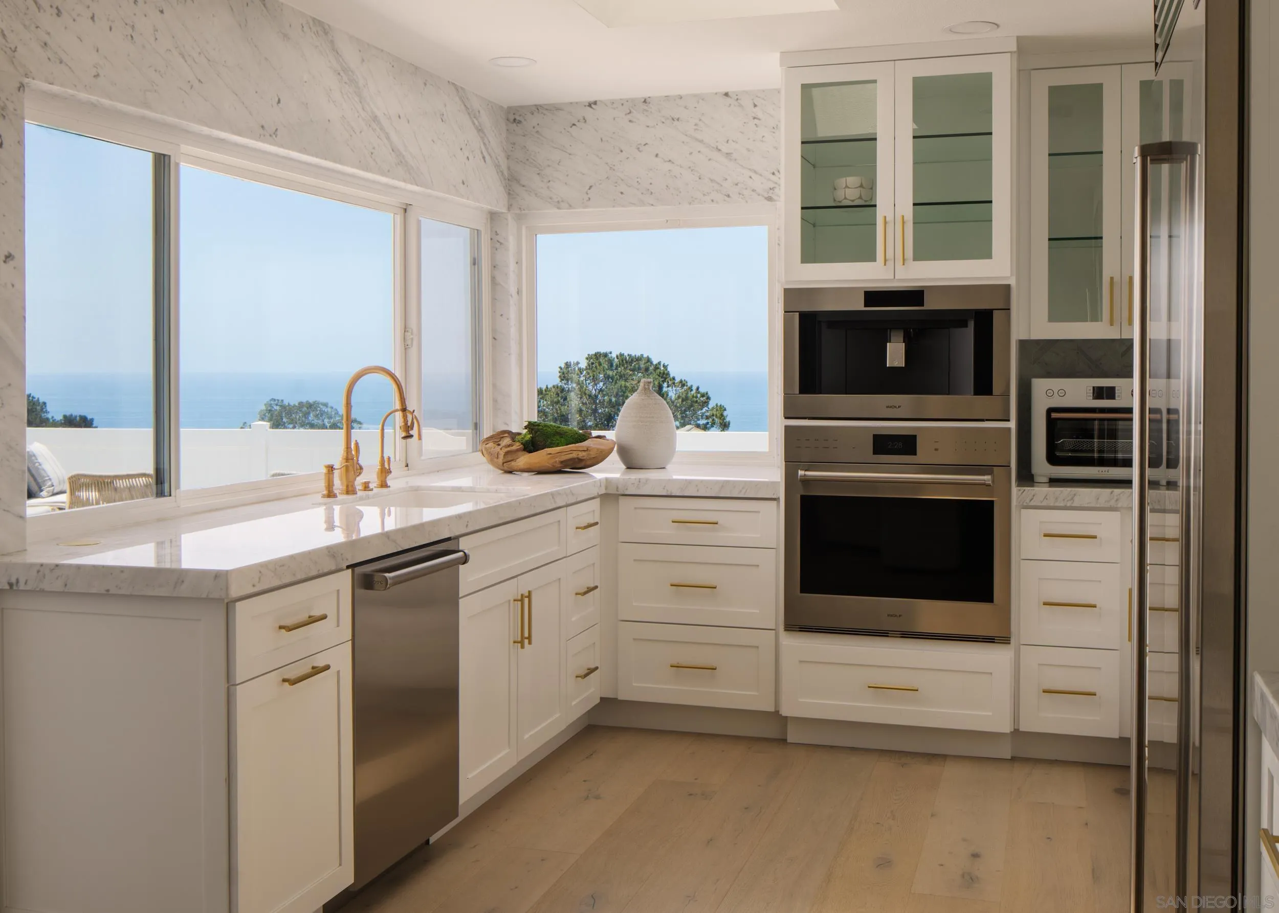 2206 Place Monaco