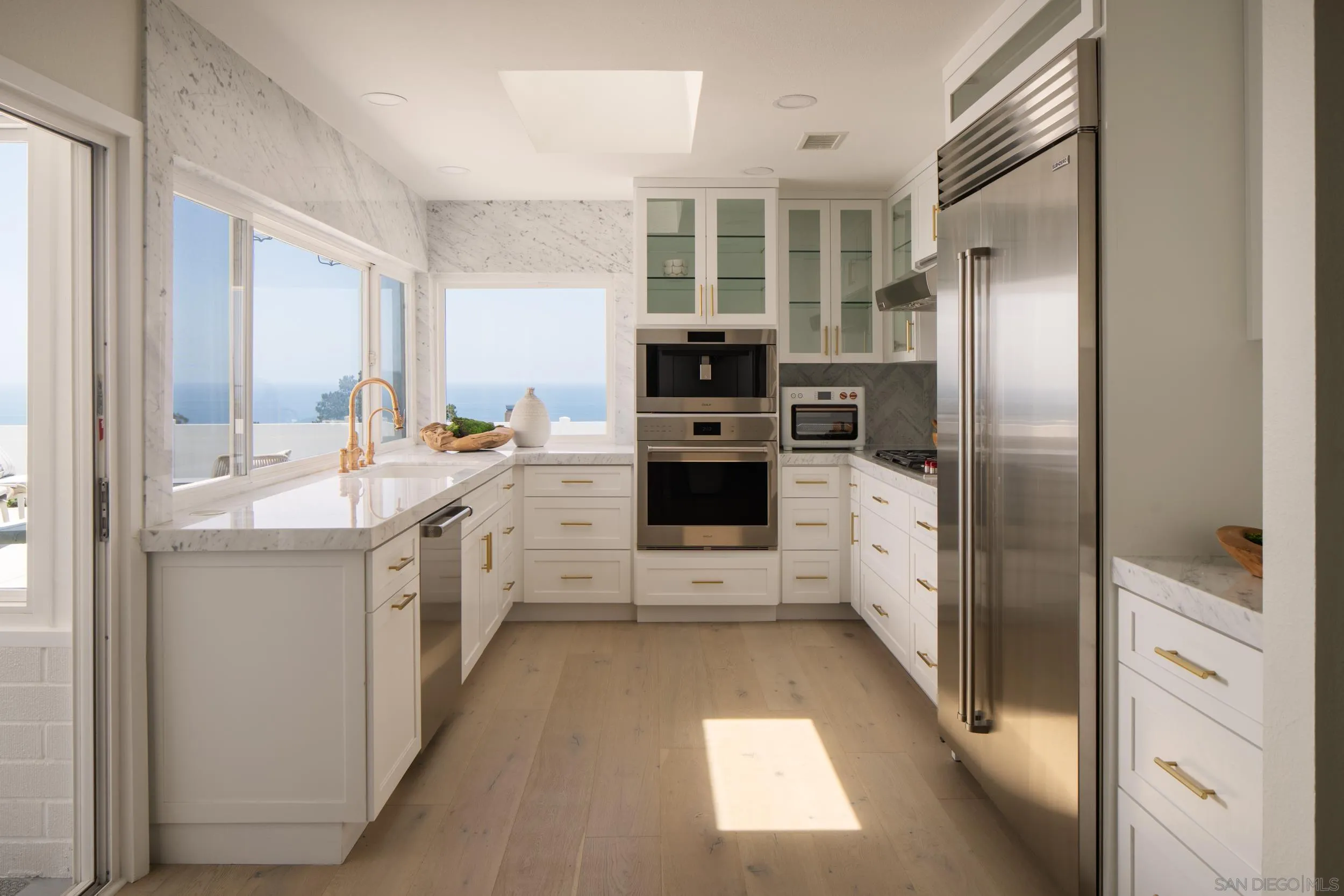 2206 Place Monaco