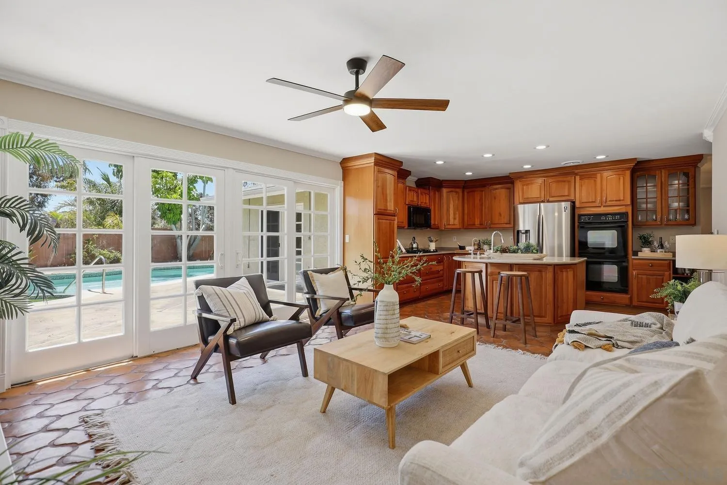 10325 Avenida Magnifica