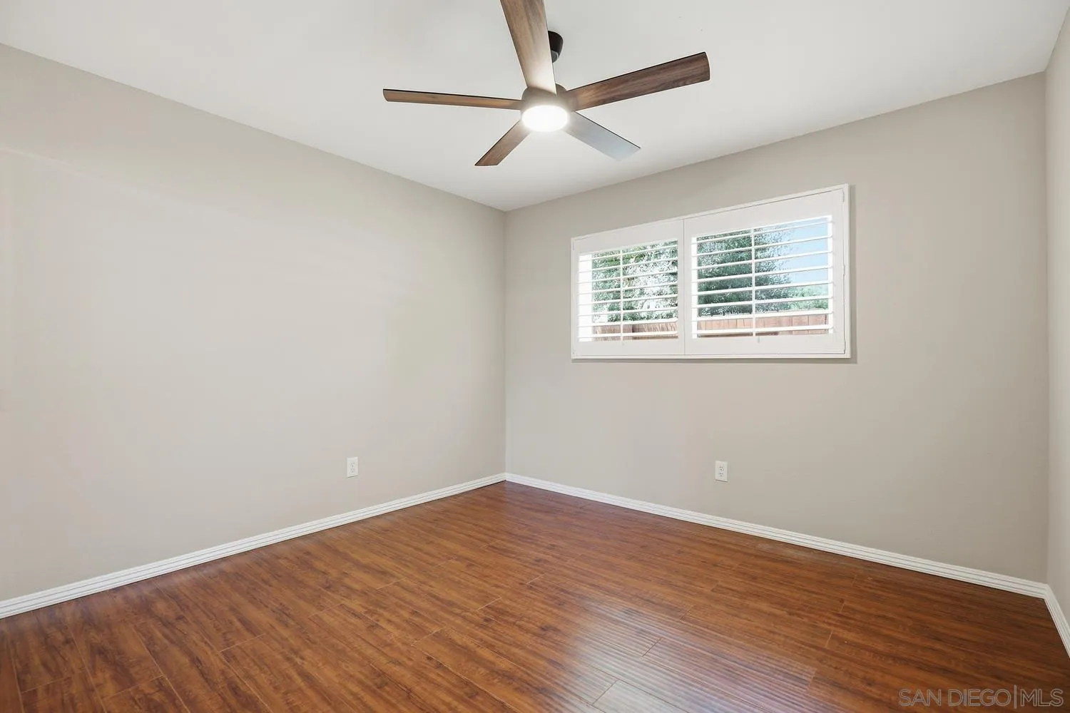 10325 Avenida Magnifica