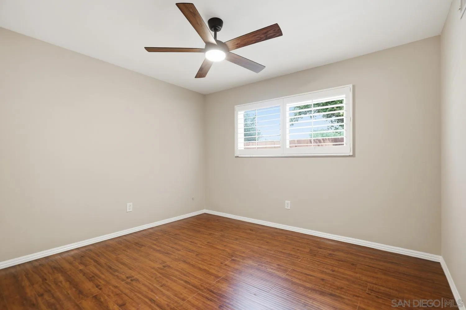 10325 Avenida Magnifica