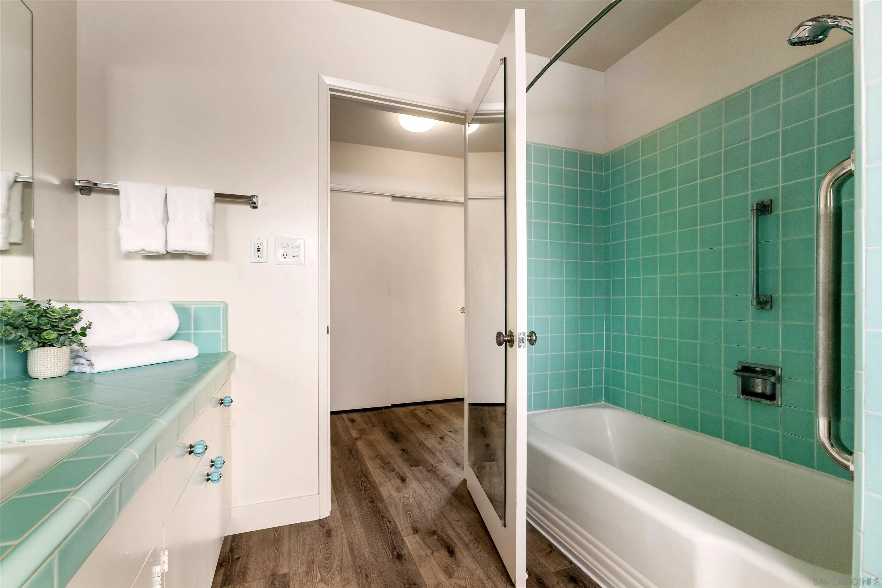 8511 Avenida De Las Ondas