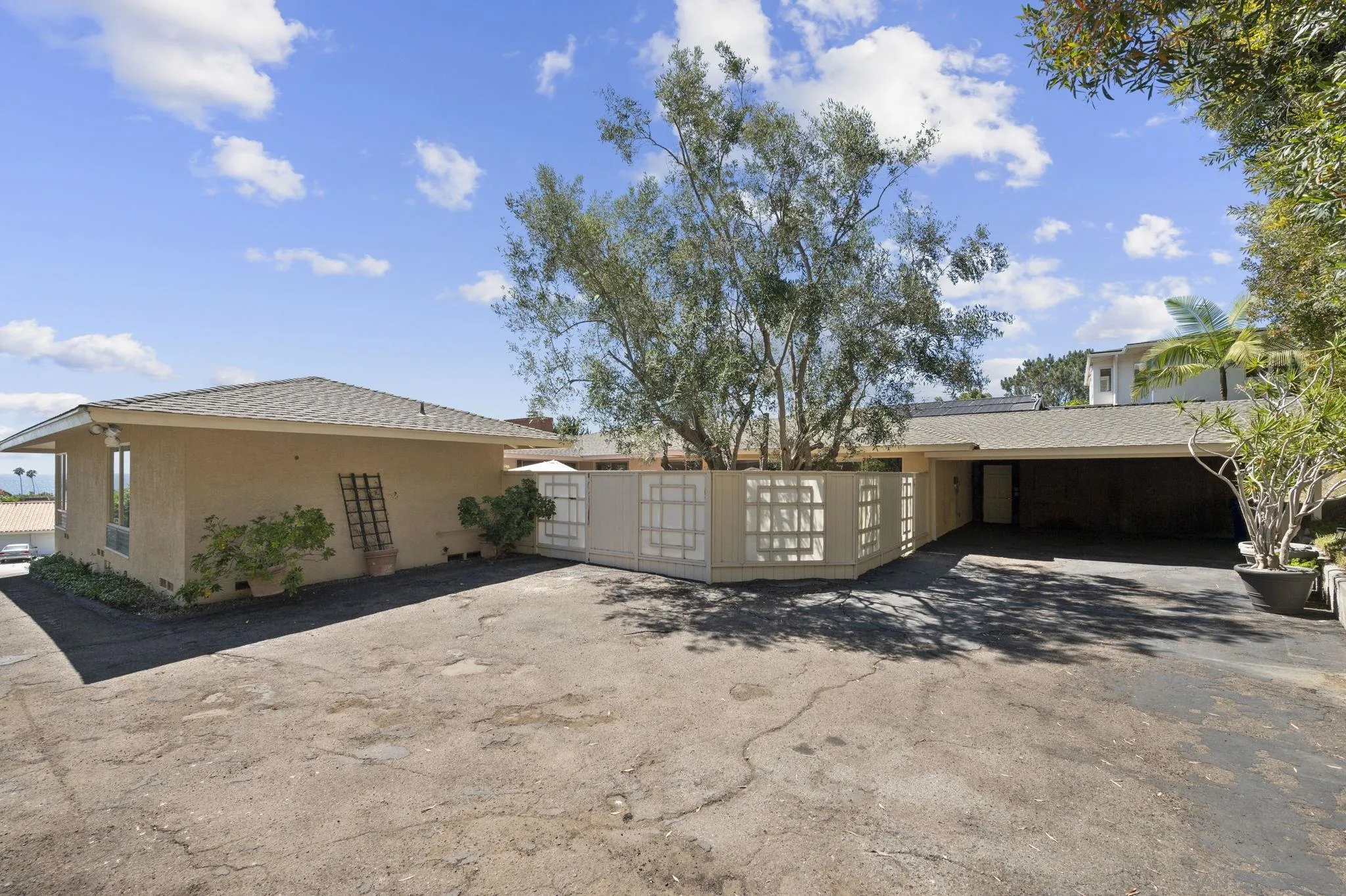 8511 Avenida De Las Ondas