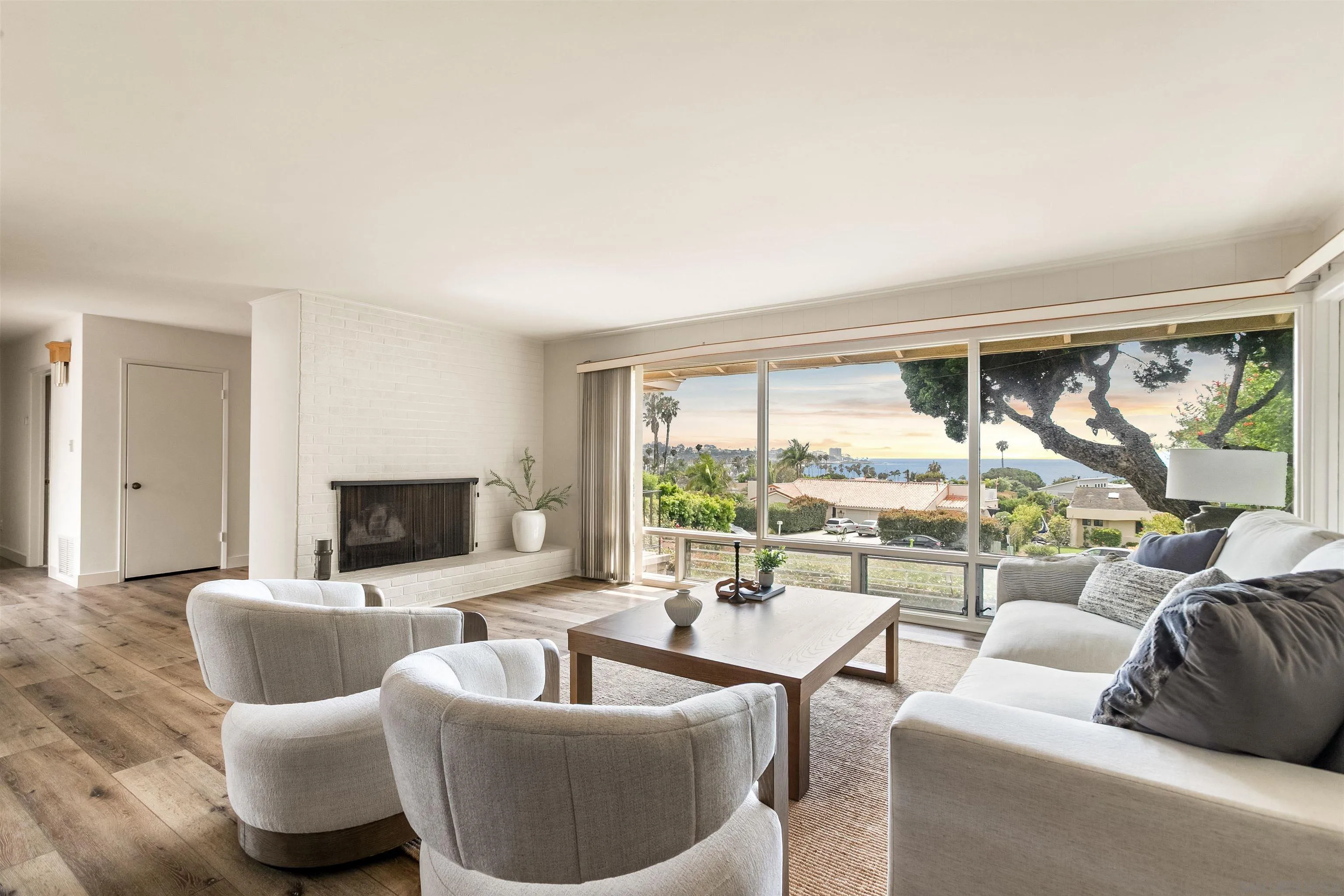 8511 Avenida De Las Ondas