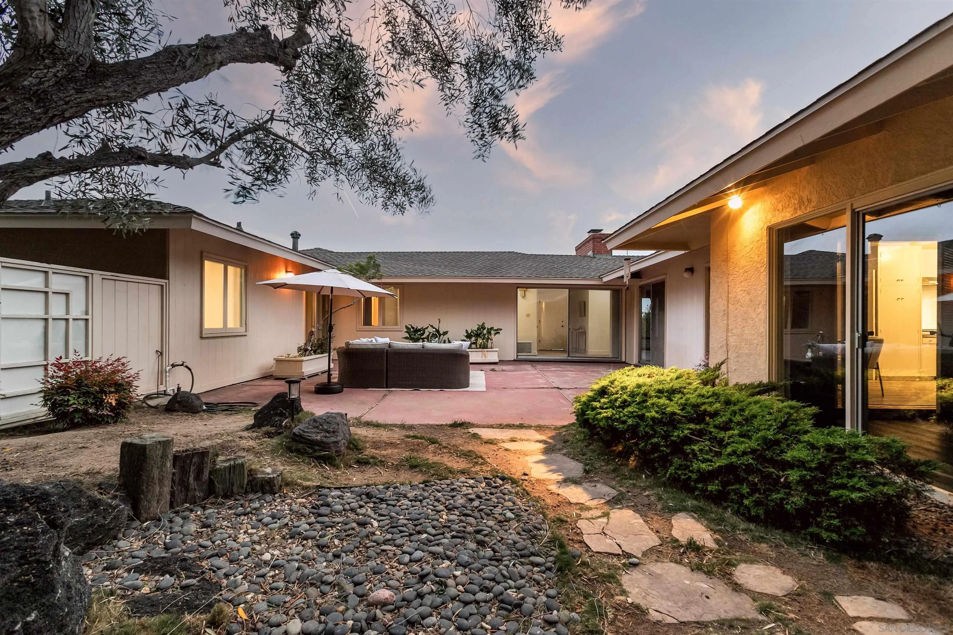 8511 Avenida De Las Ondas