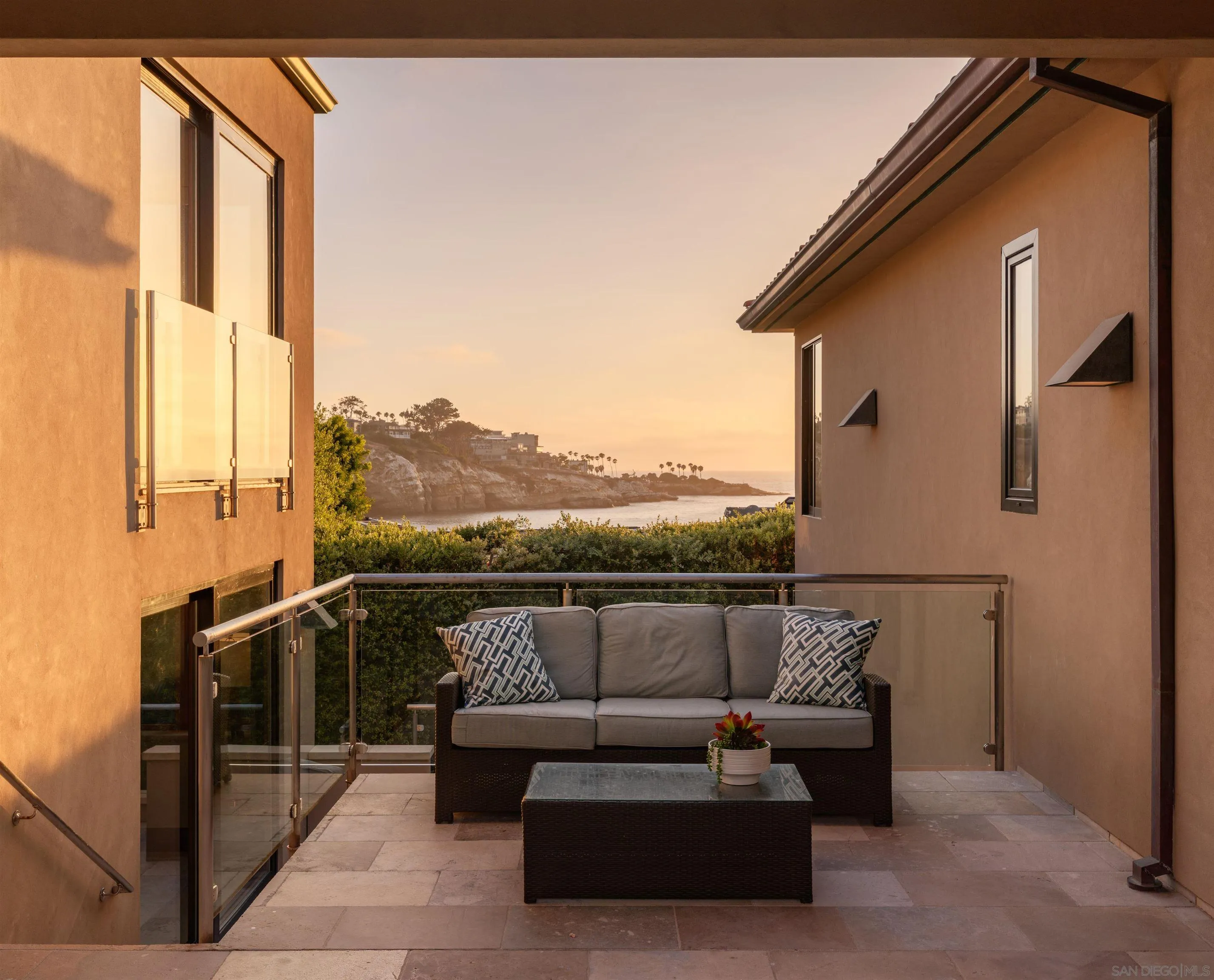 1828 Spindrift Dr