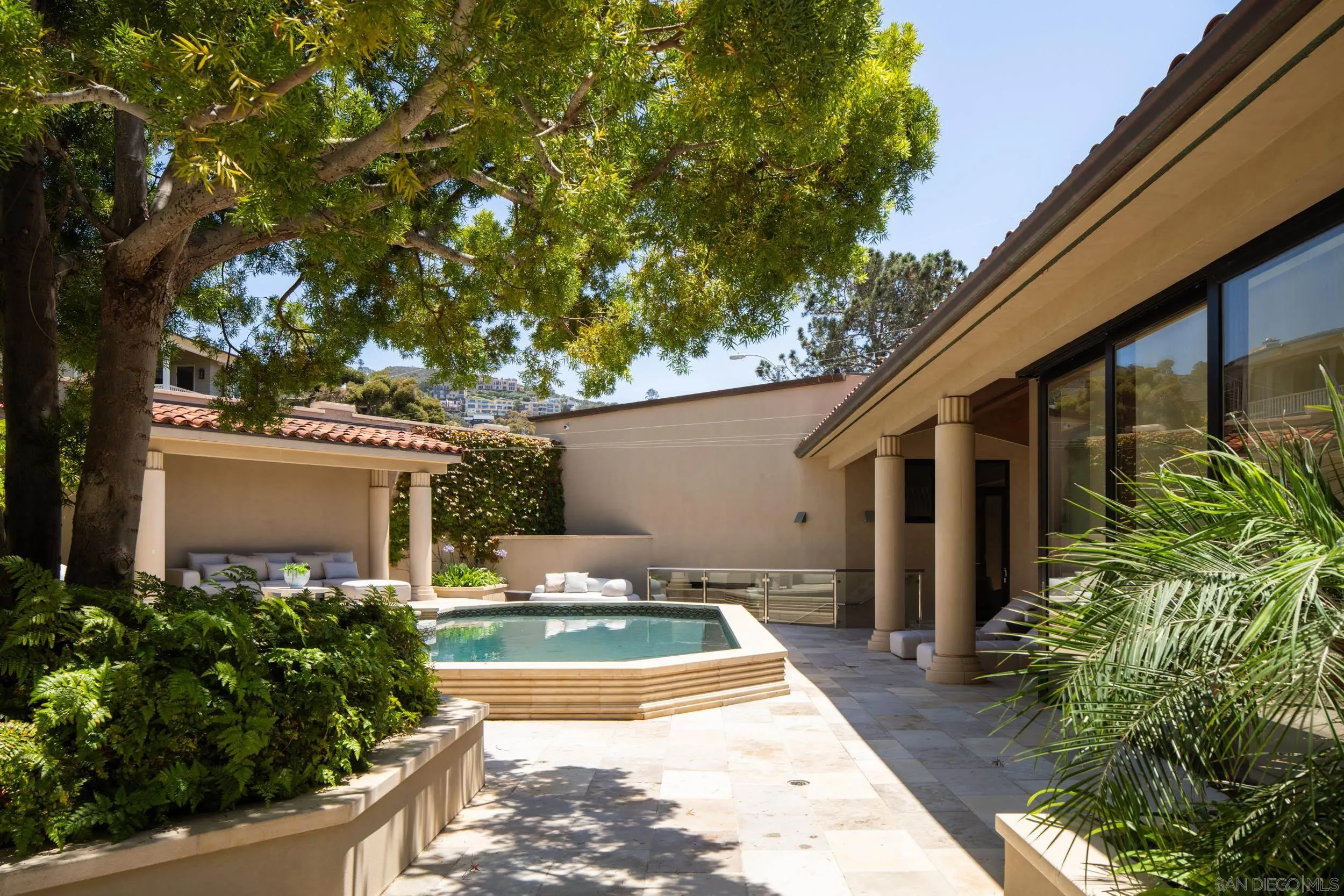 1828 Spindrift Dr