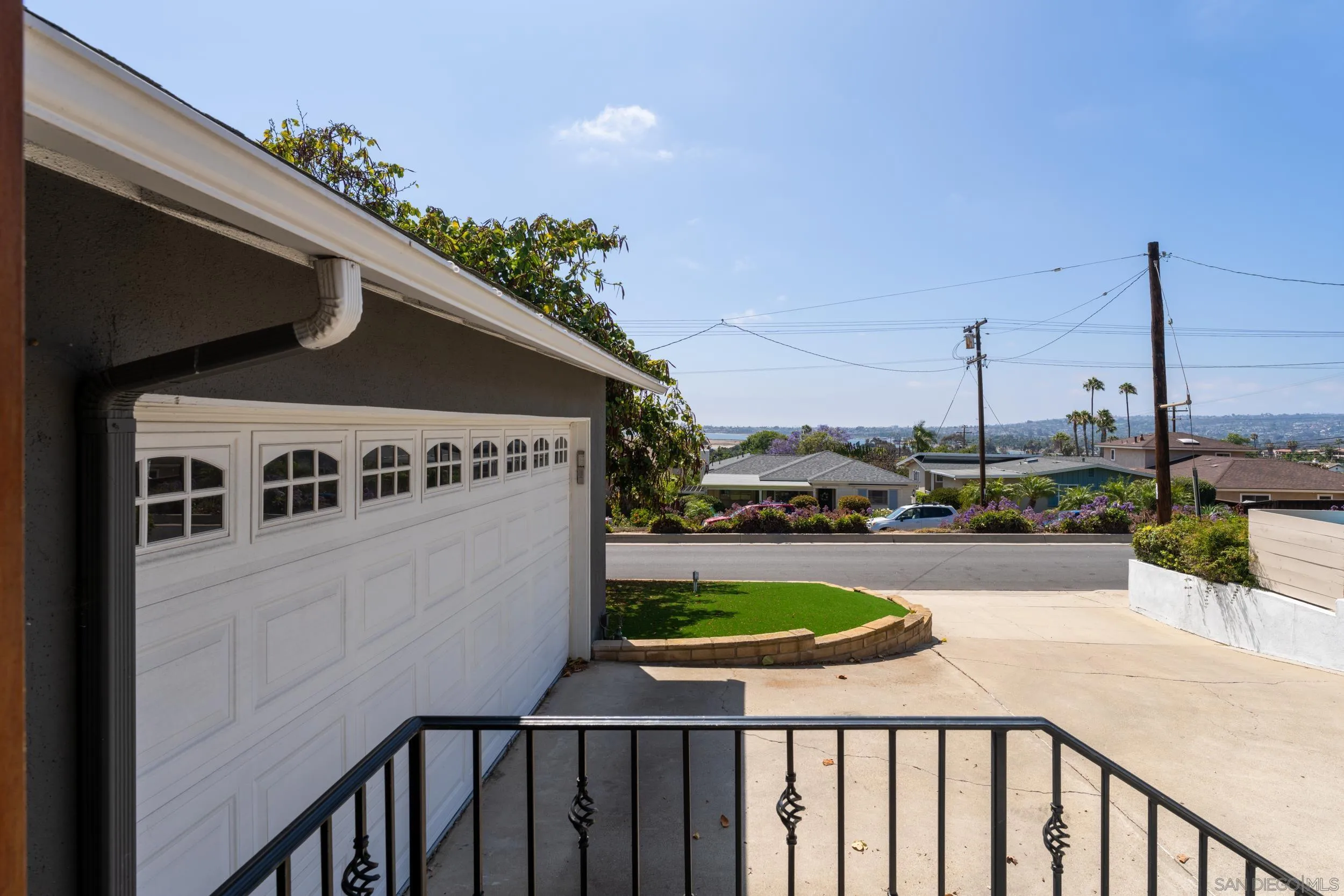 2435 Frankfort