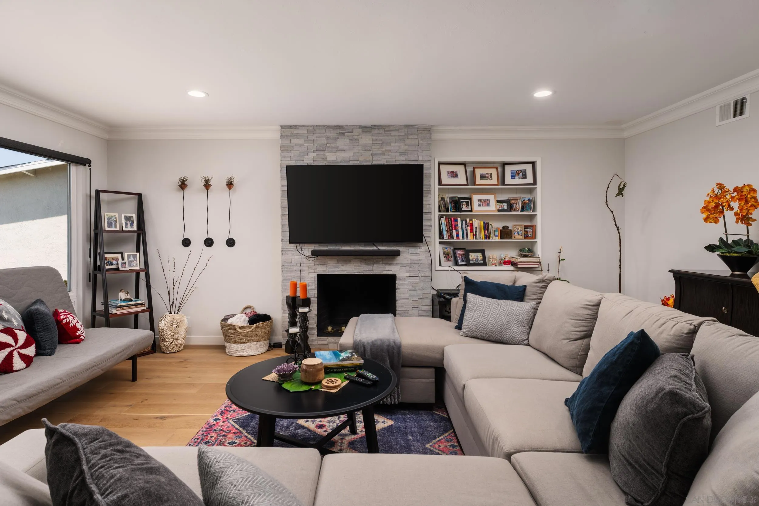 2435 Frankfort
