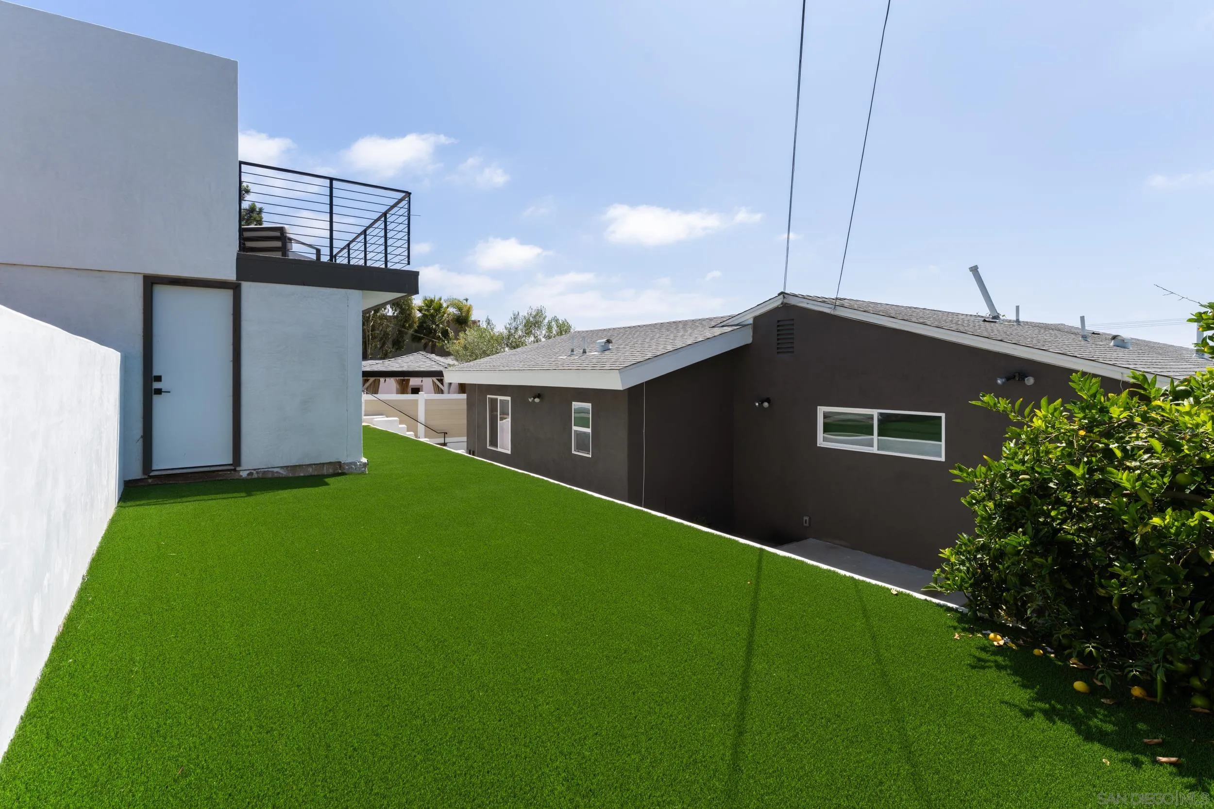 2435 Frankfort