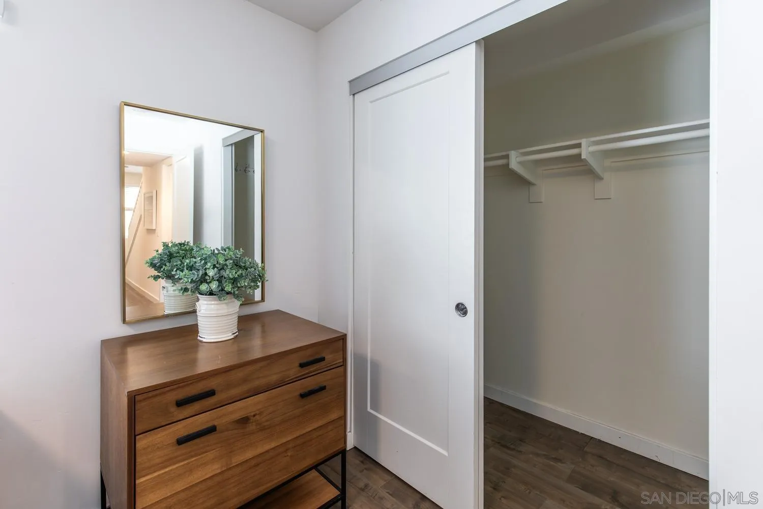 4100 Voltaire St Unit 101