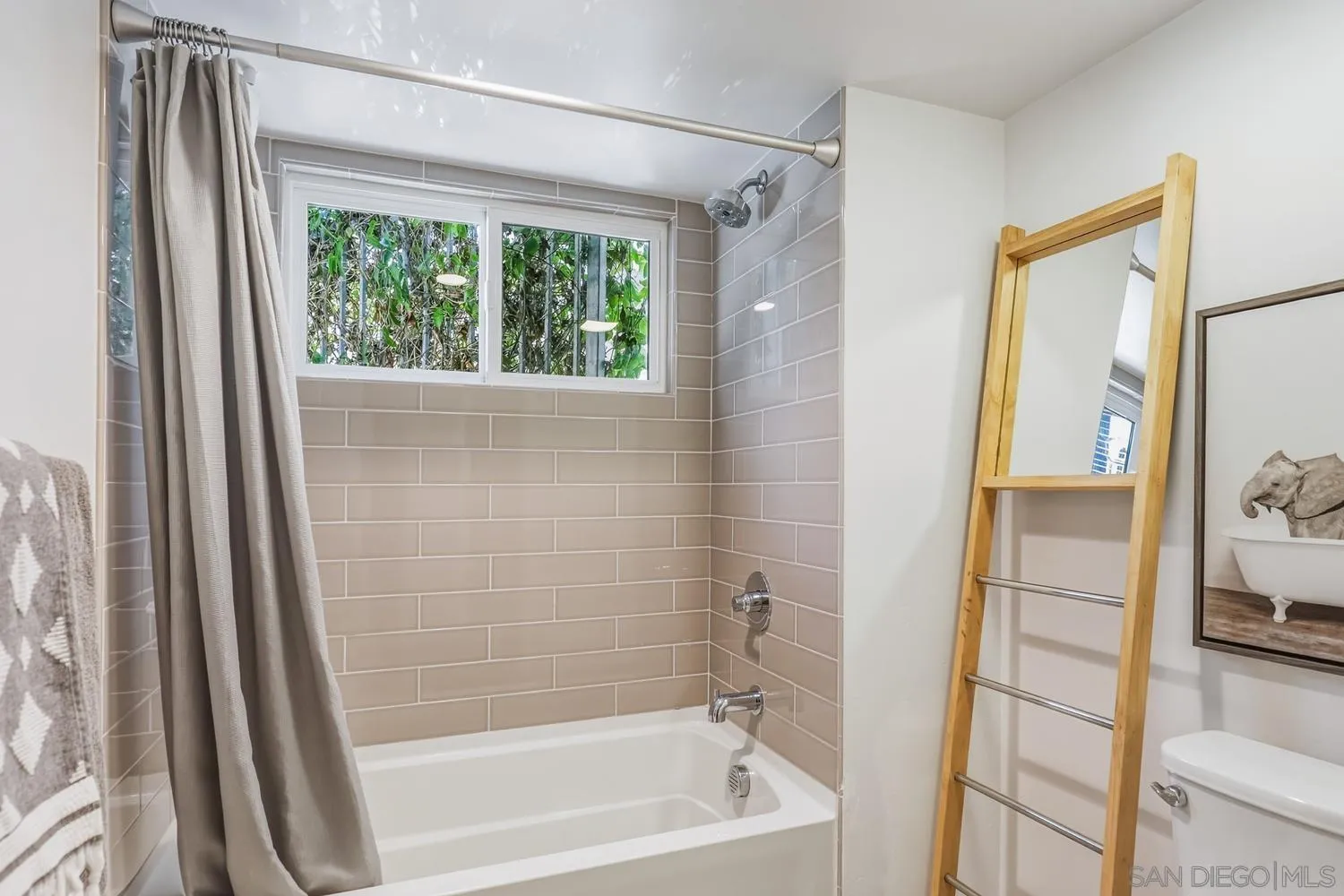 4100 Voltaire St Unit 101