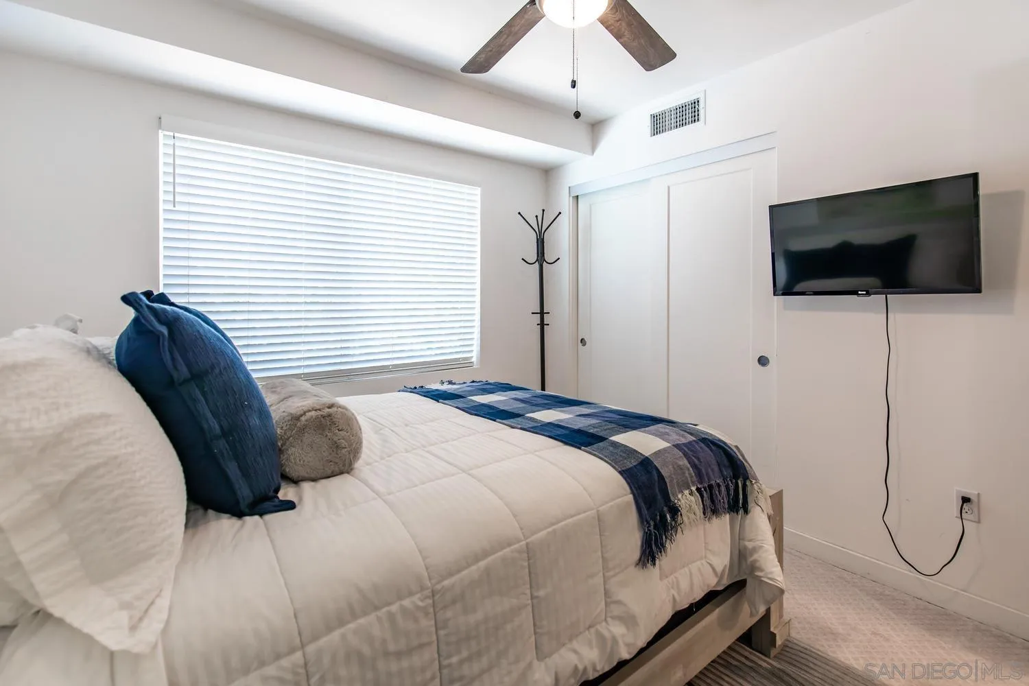 4100 Voltaire St Unit 101