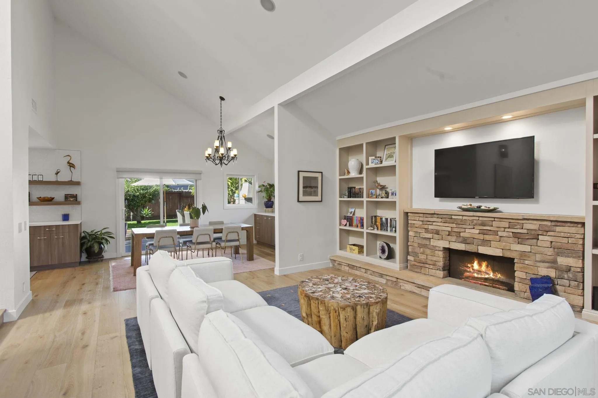 3942 Avenida Brisa