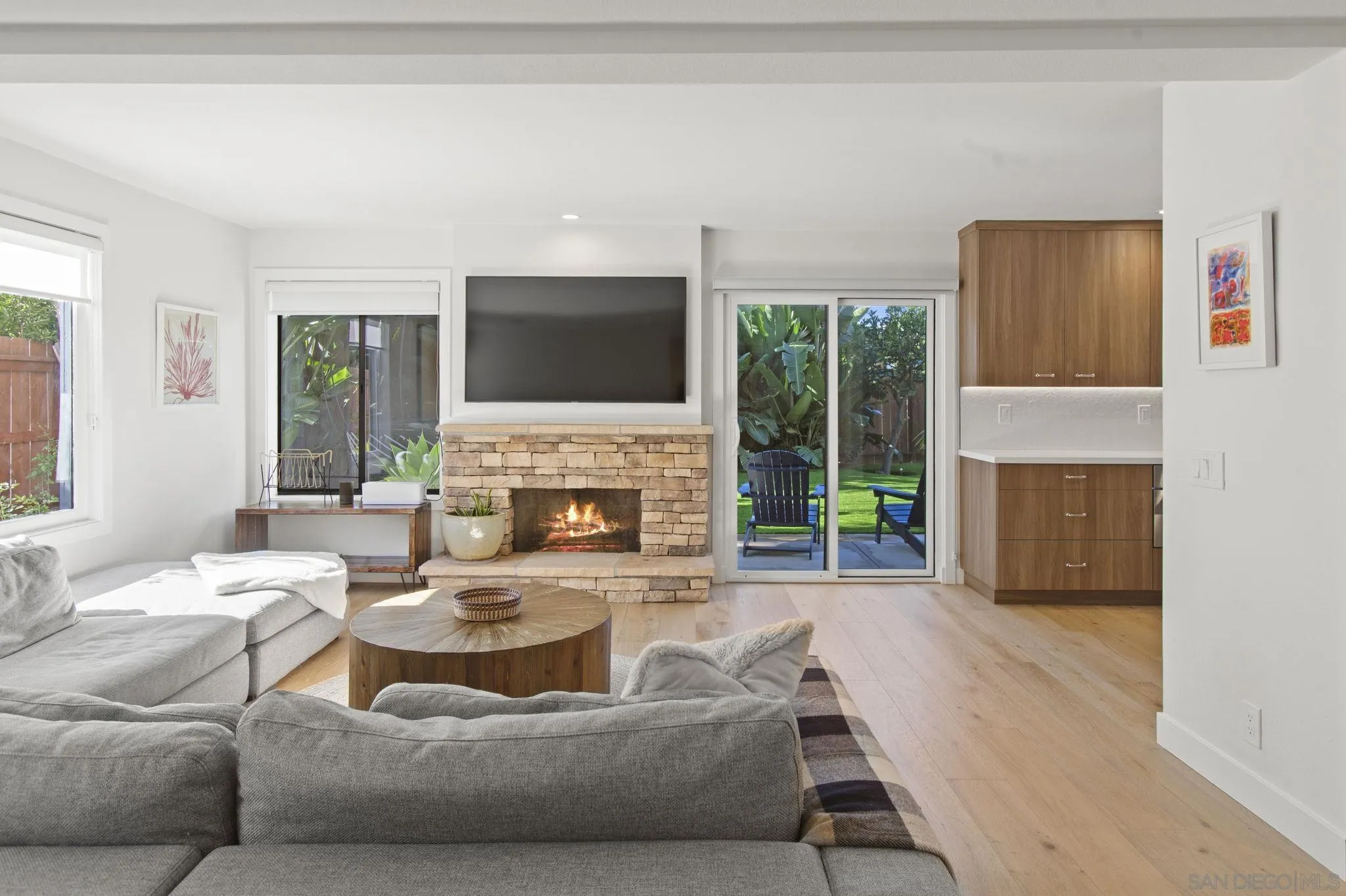 3942 Avenida Brisa