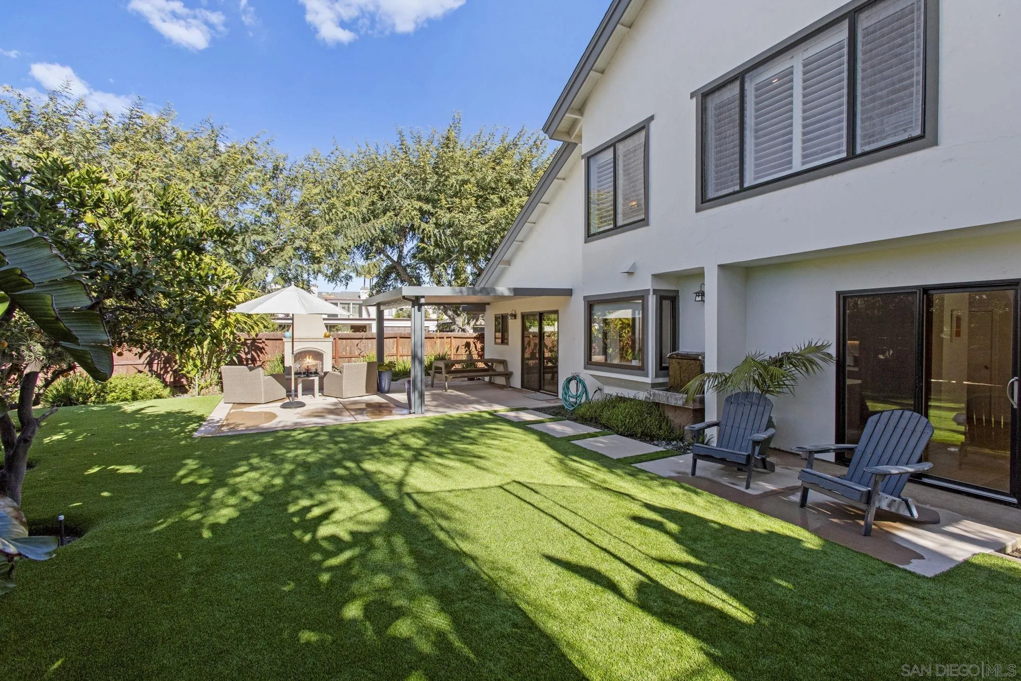3942 Avenida Brisa