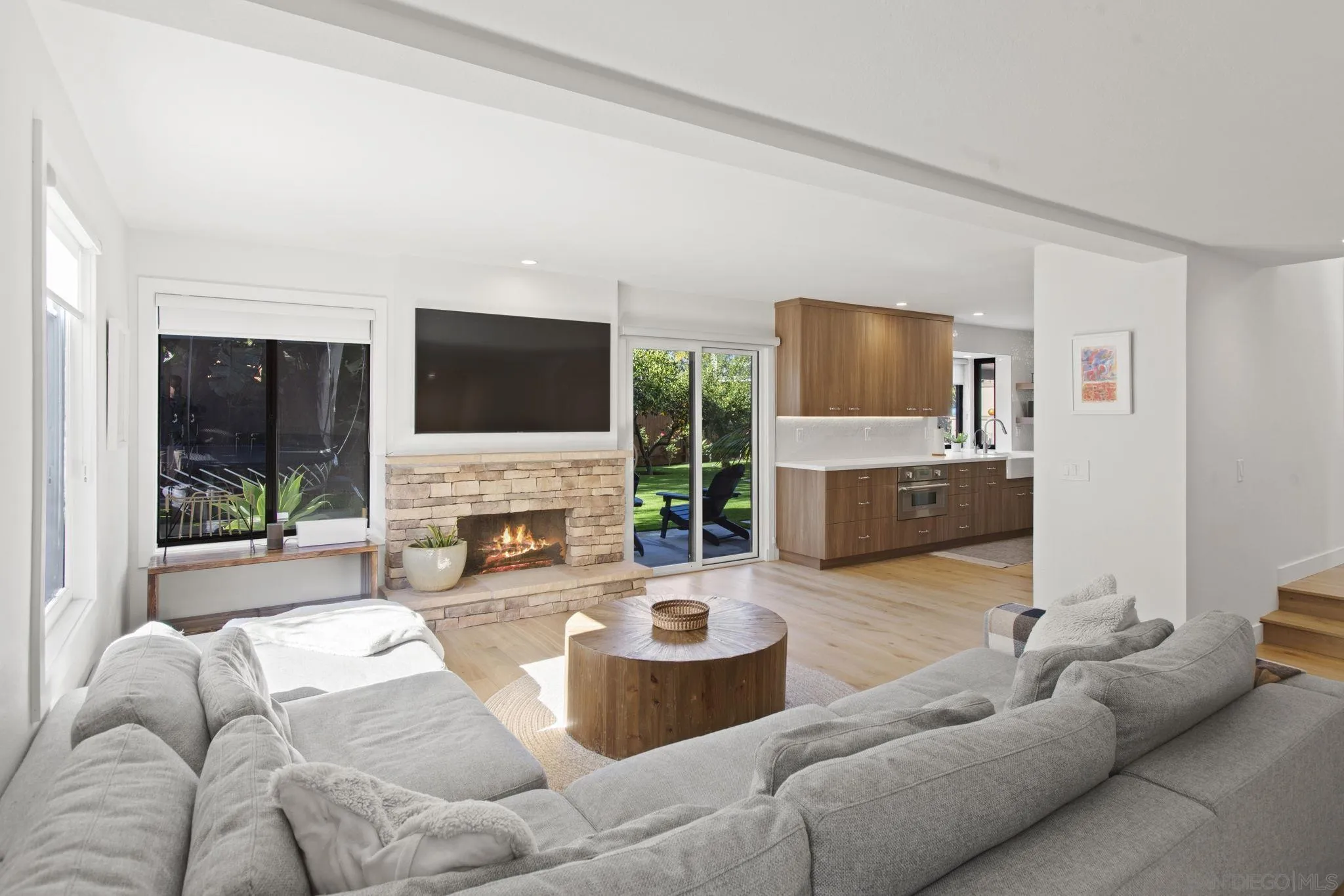 3942 Avenida Brisa