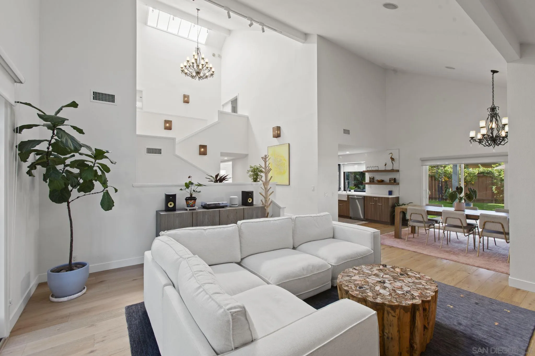3942 Avenida Brisa