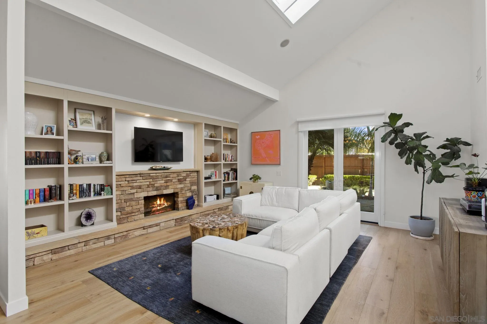 3942 Avenida Brisa