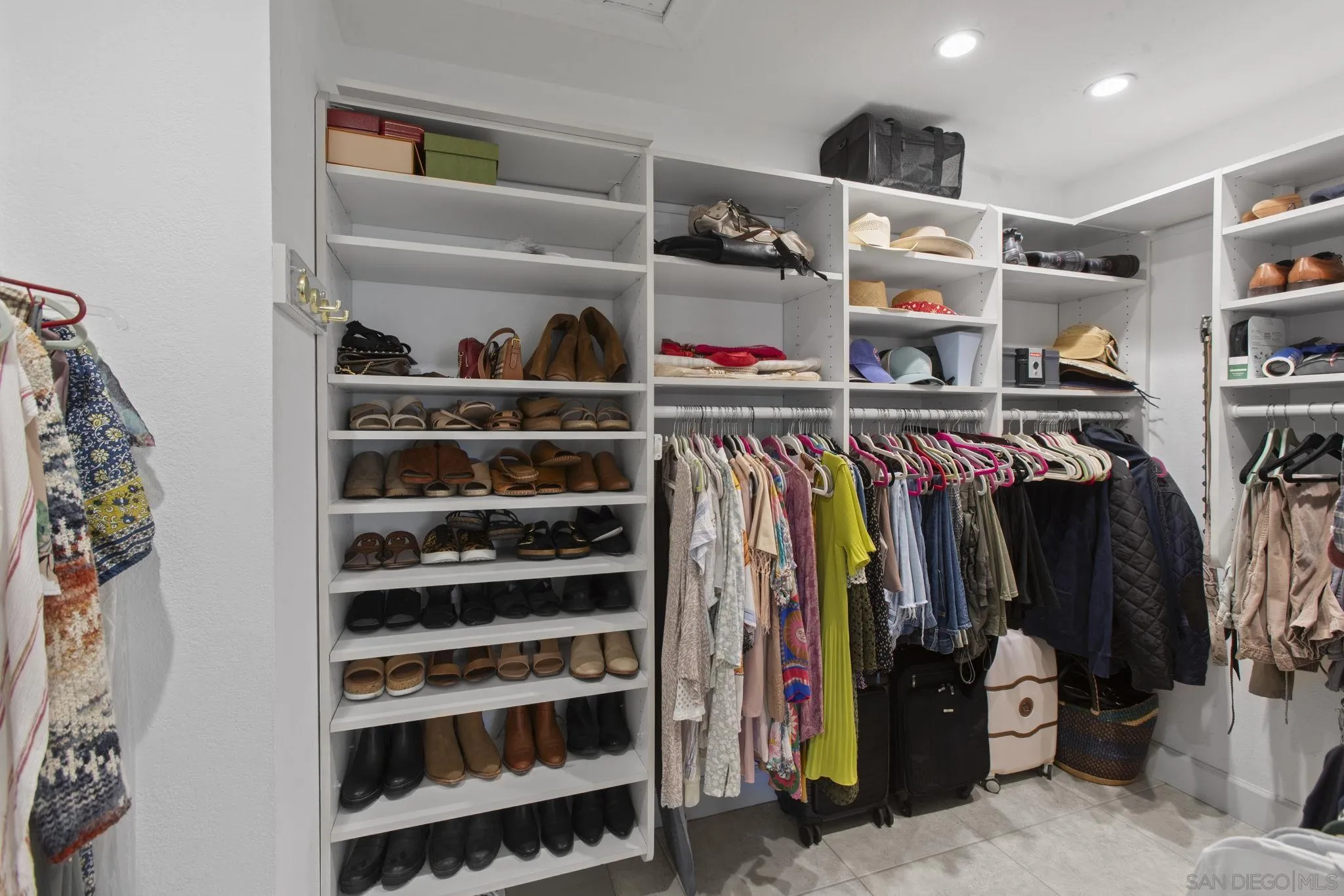 3942 Avenida Brisa