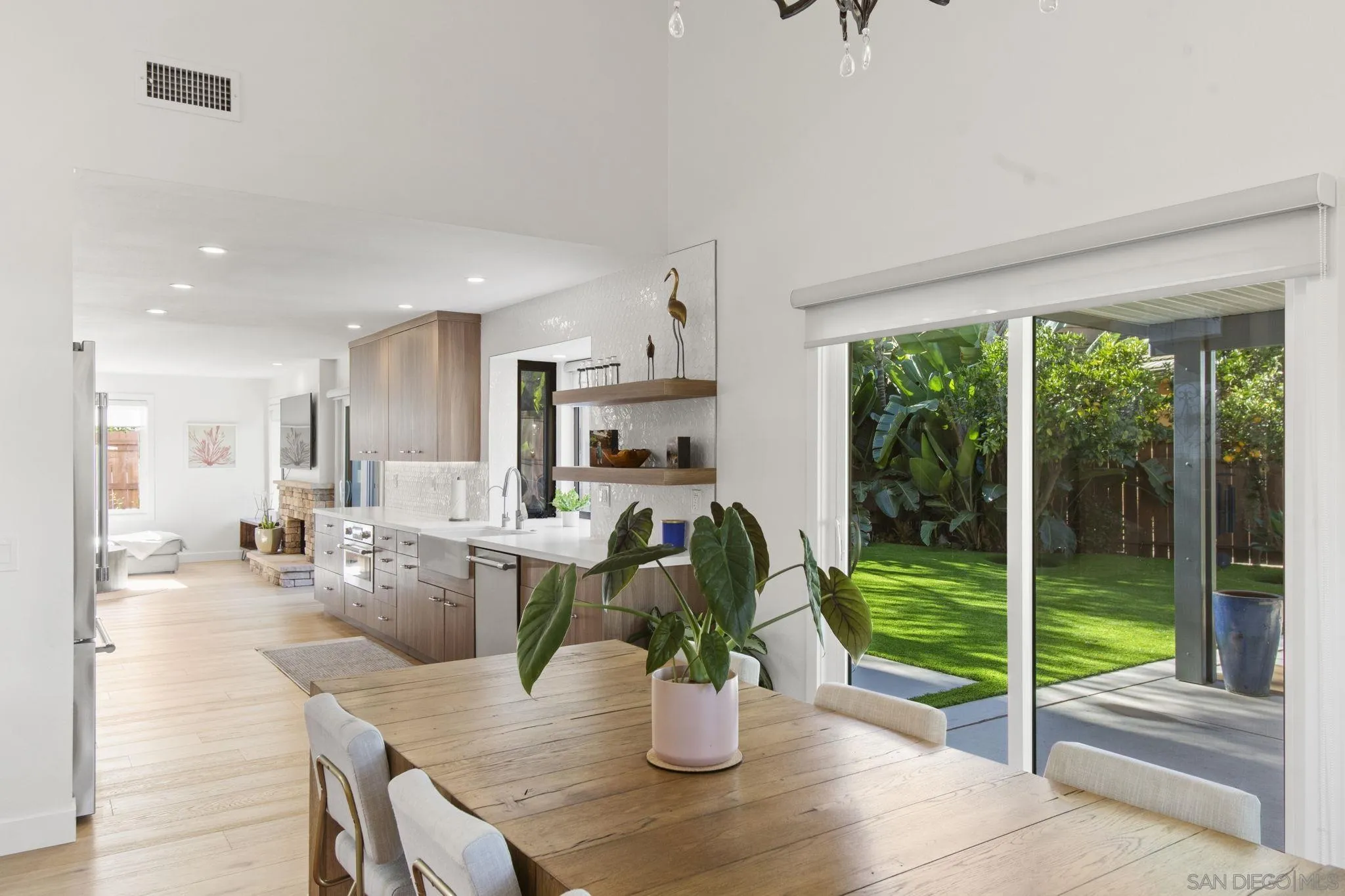 3942 Avenida Brisa