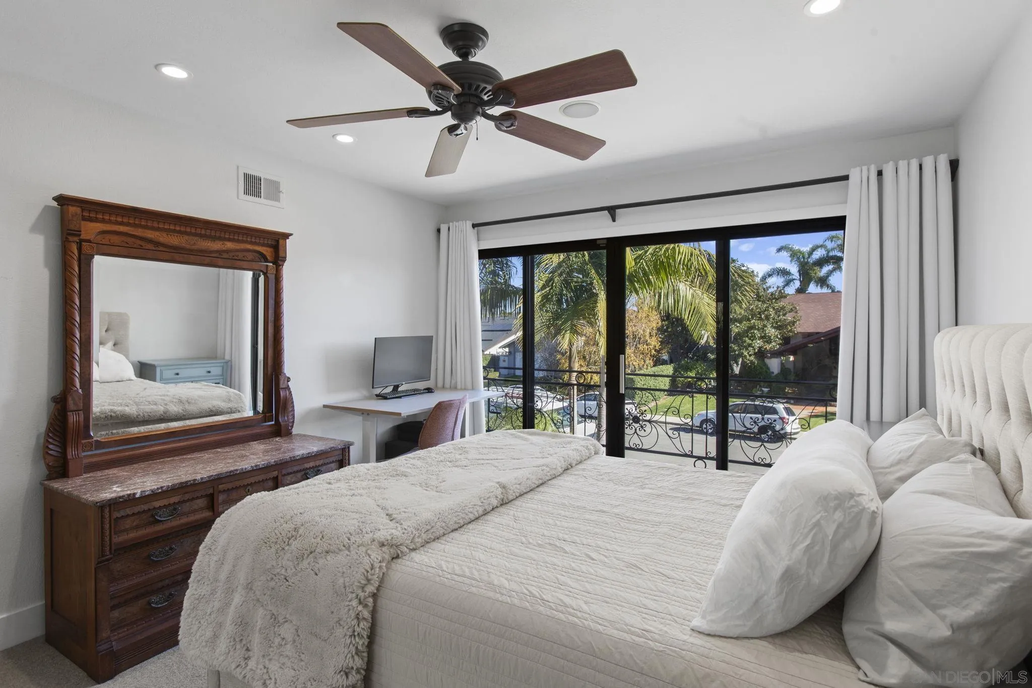 3942 Avenida Brisa