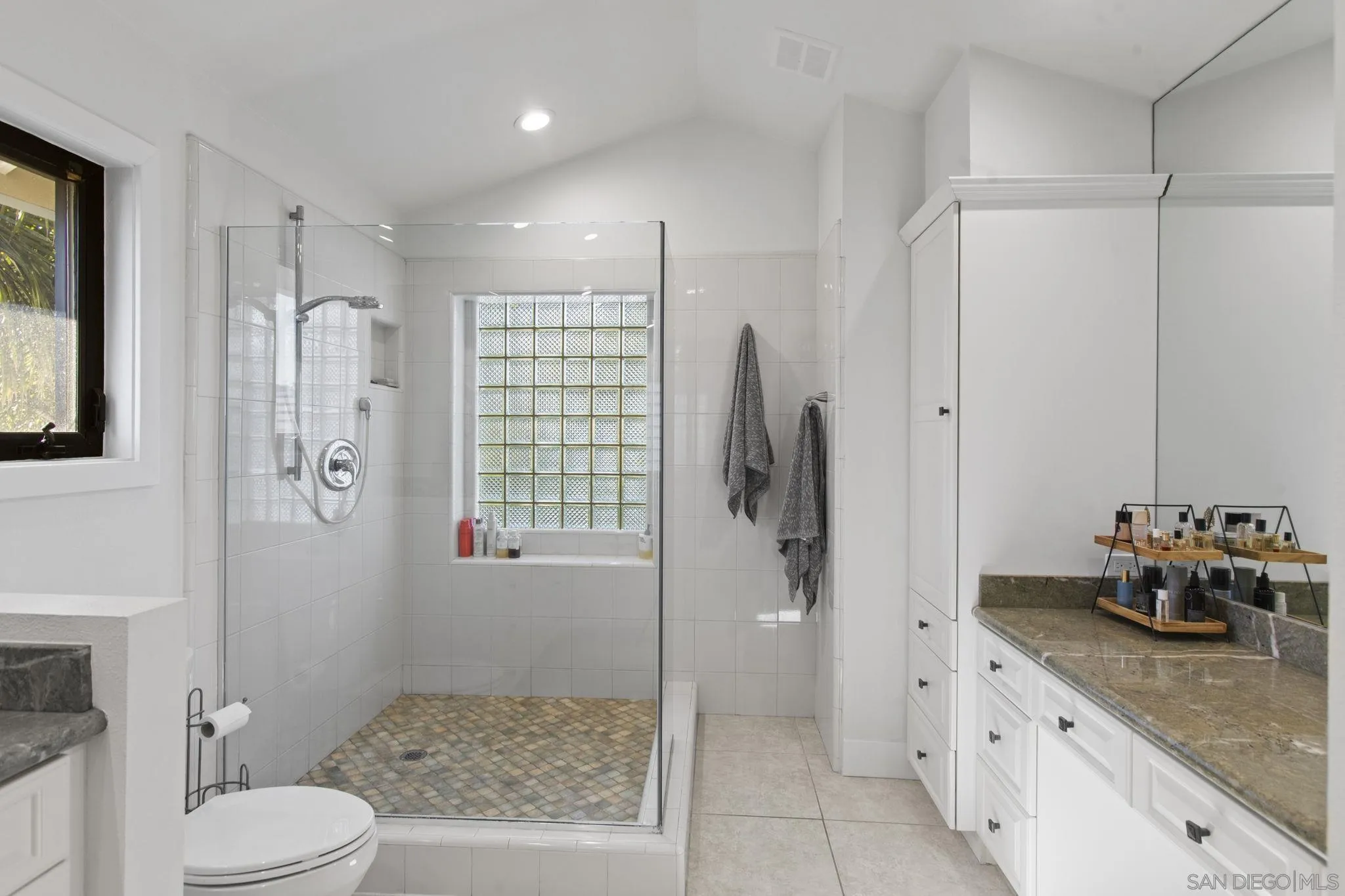 3942 Avenida Brisa