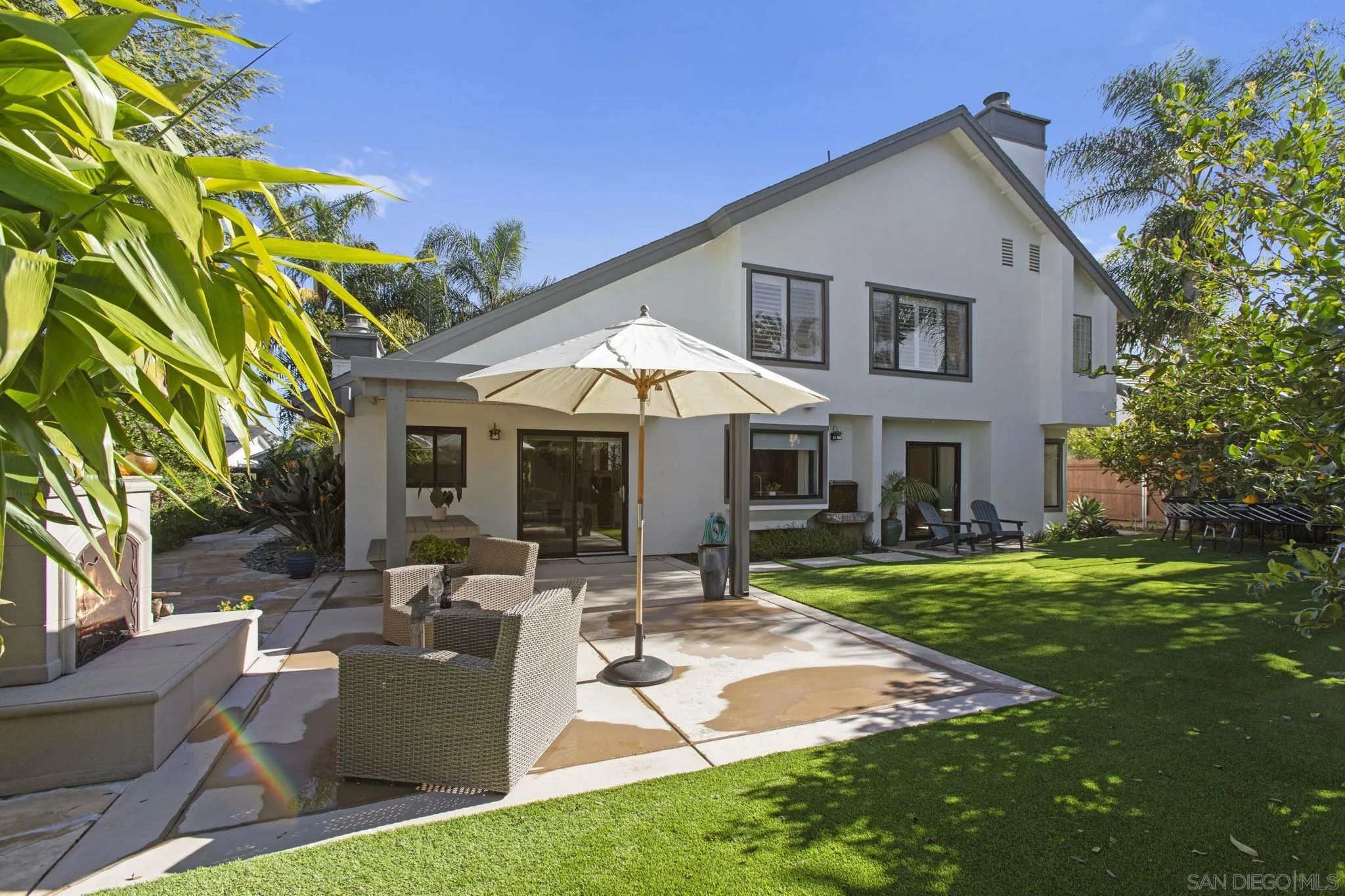 3942 Avenida Brisa