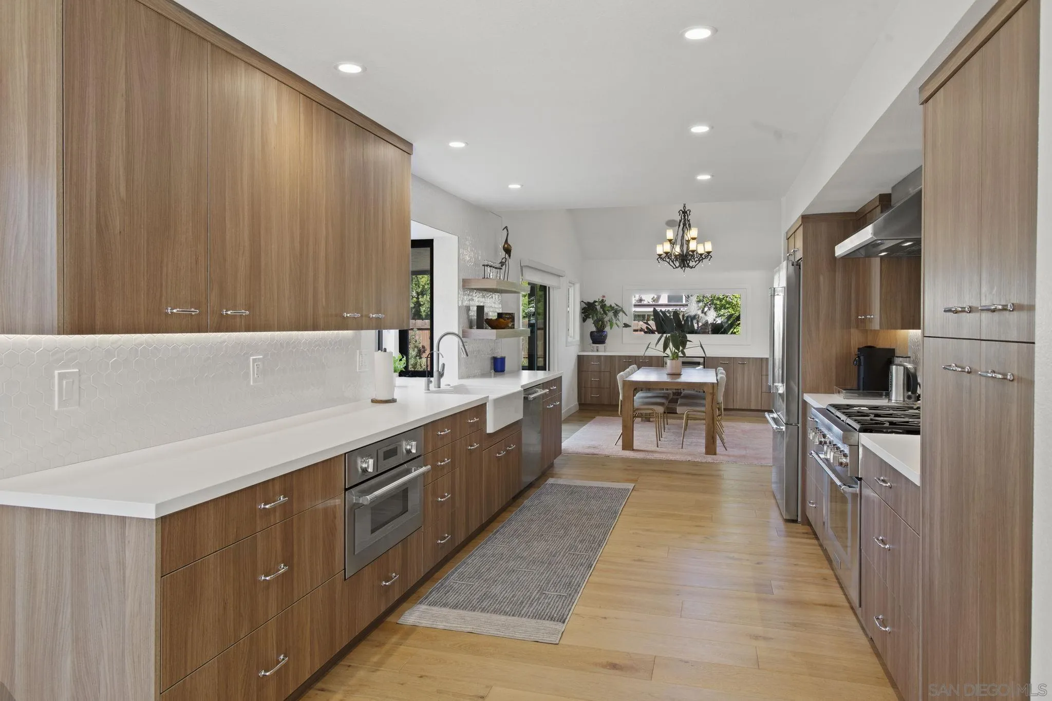 3942 Avenida Brisa