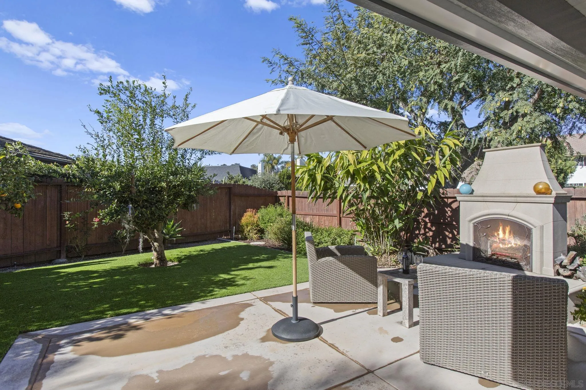 3942 Avenida Brisa