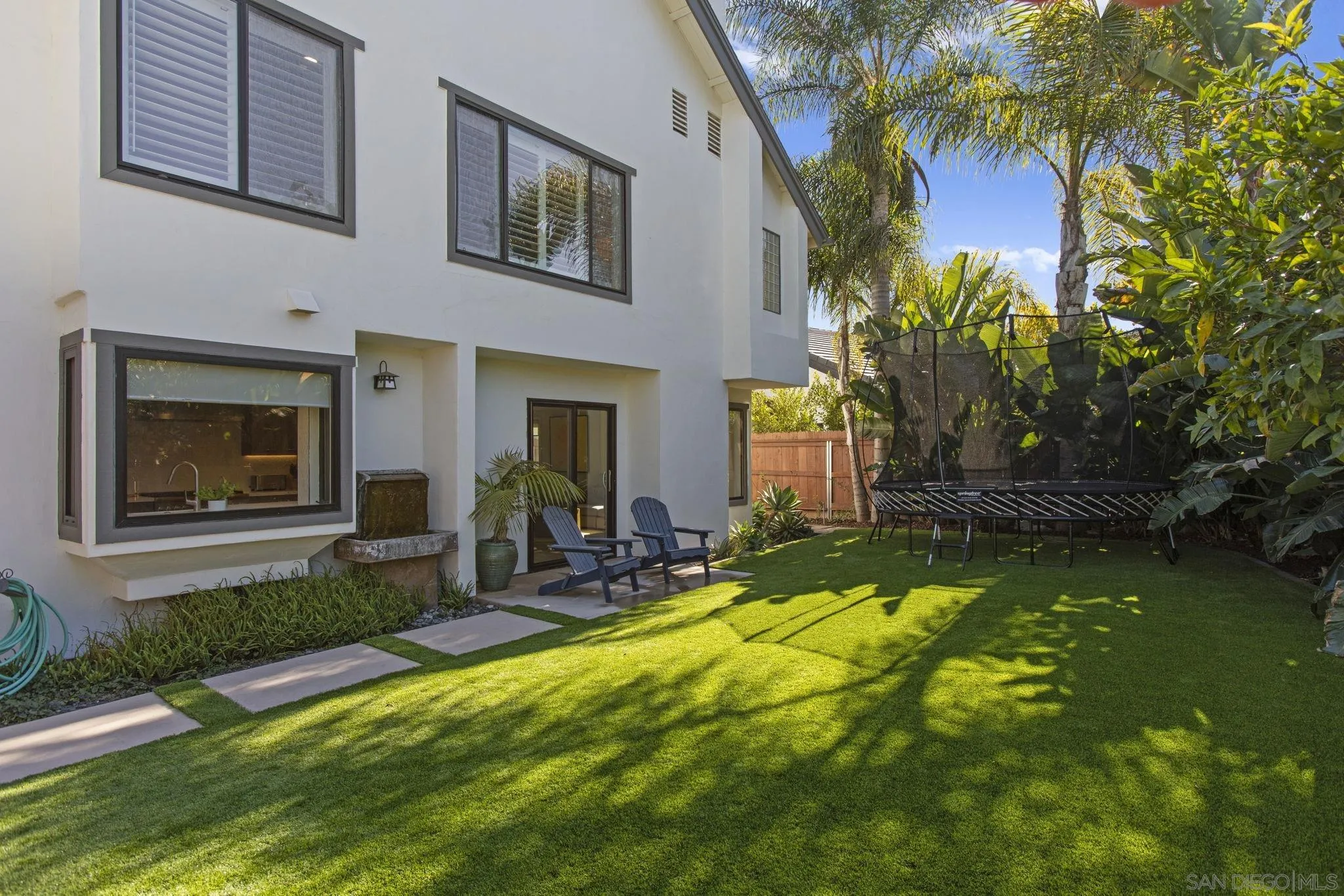 3942 Avenida Brisa