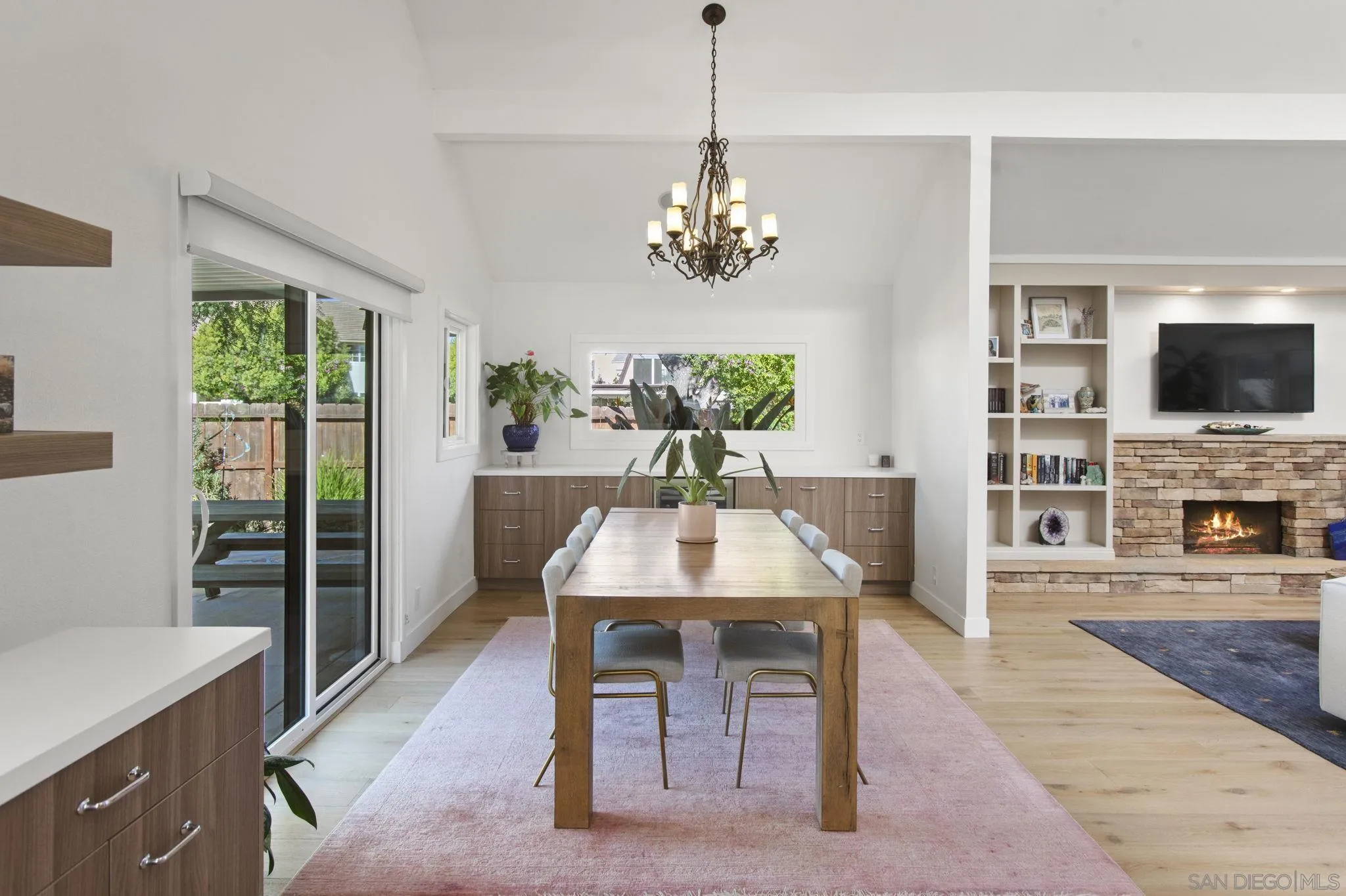 3942 Avenida Brisa