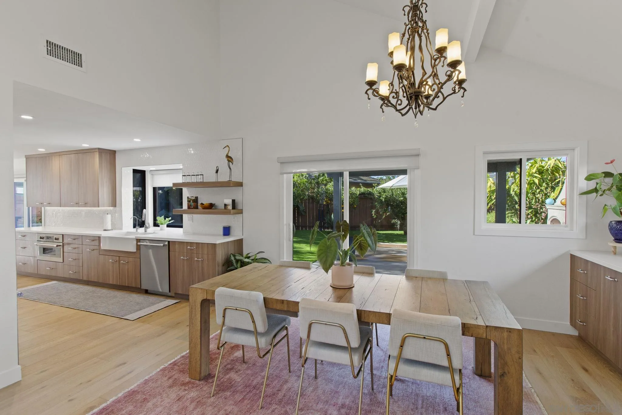 3942 Avenida Brisa