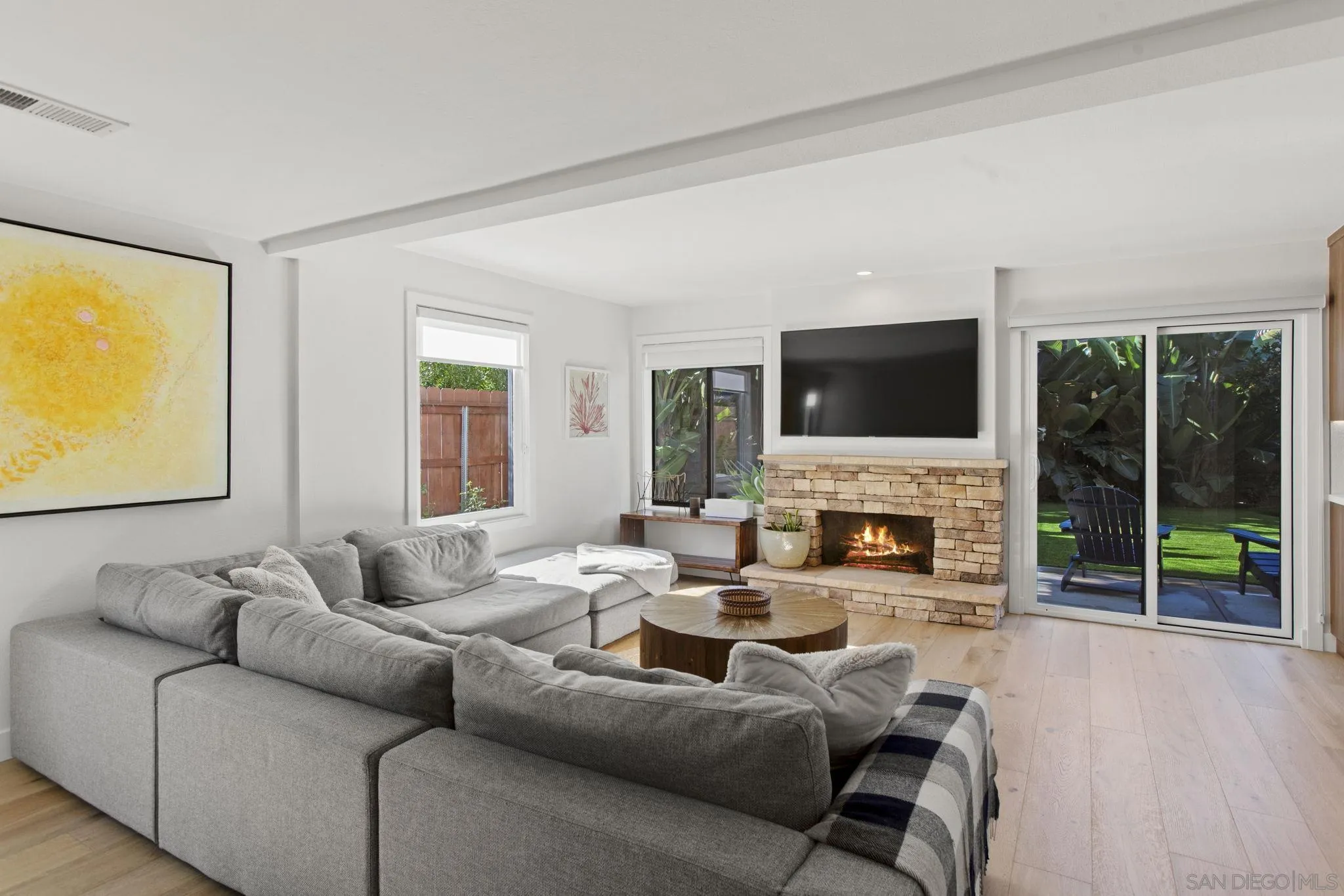 3942 Avenida Brisa