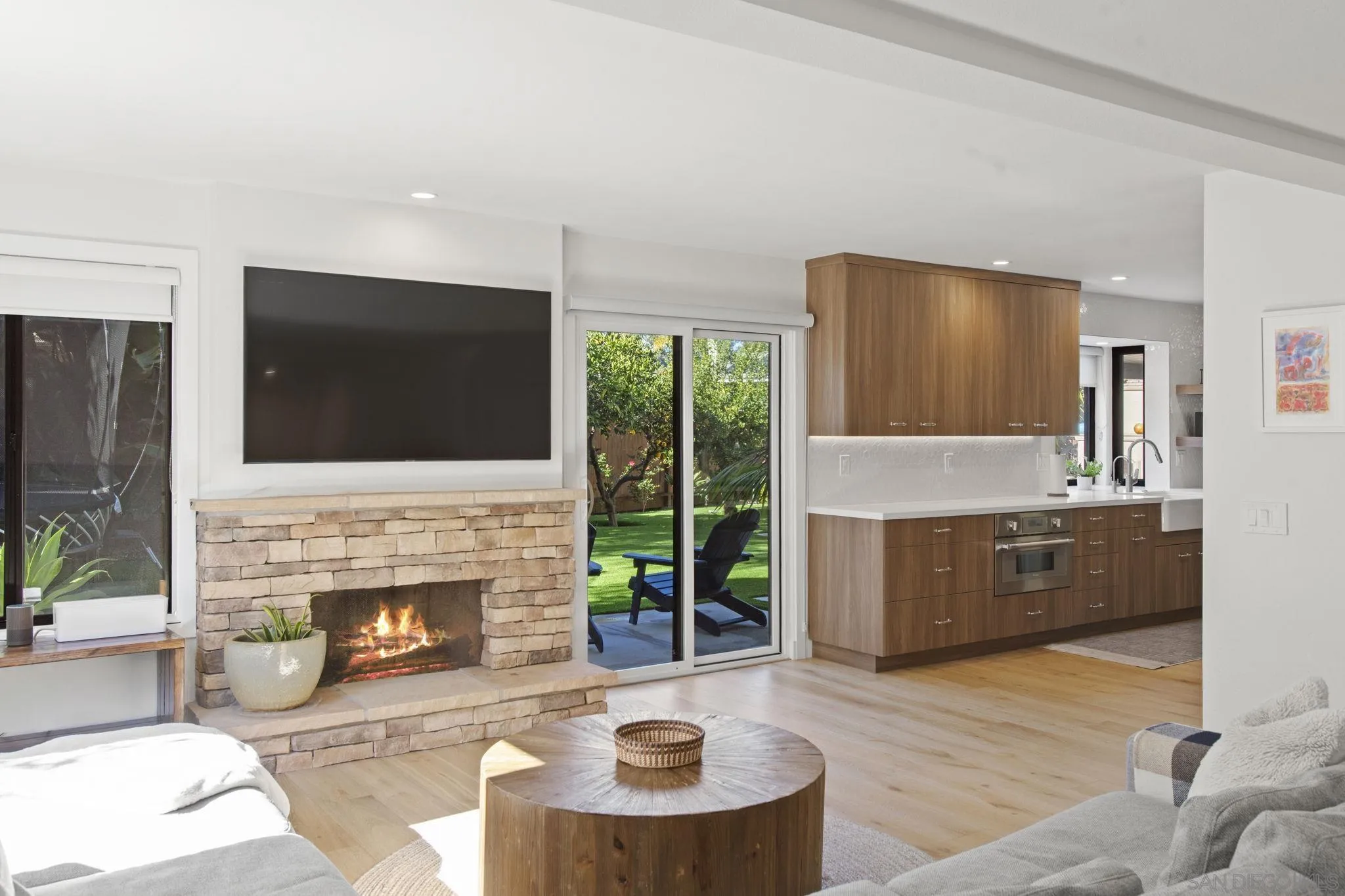 3942 Avenida Brisa