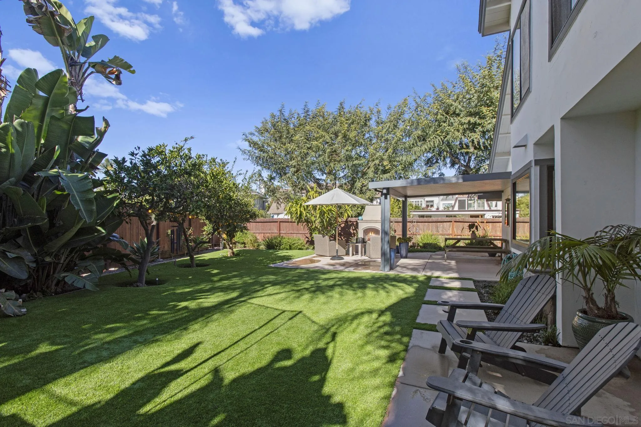 3942 Avenida Brisa
