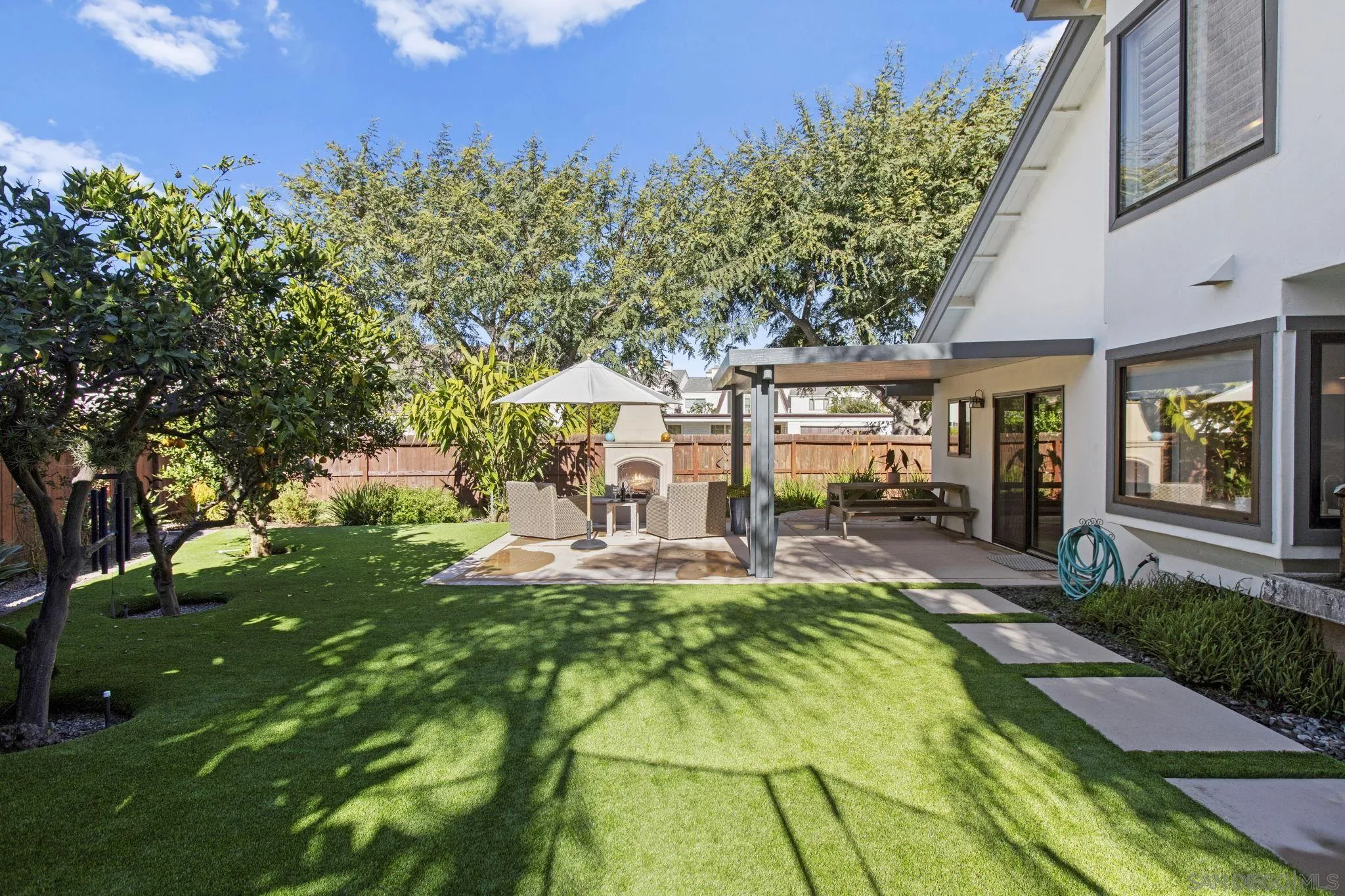 3942 Avenida Brisa
