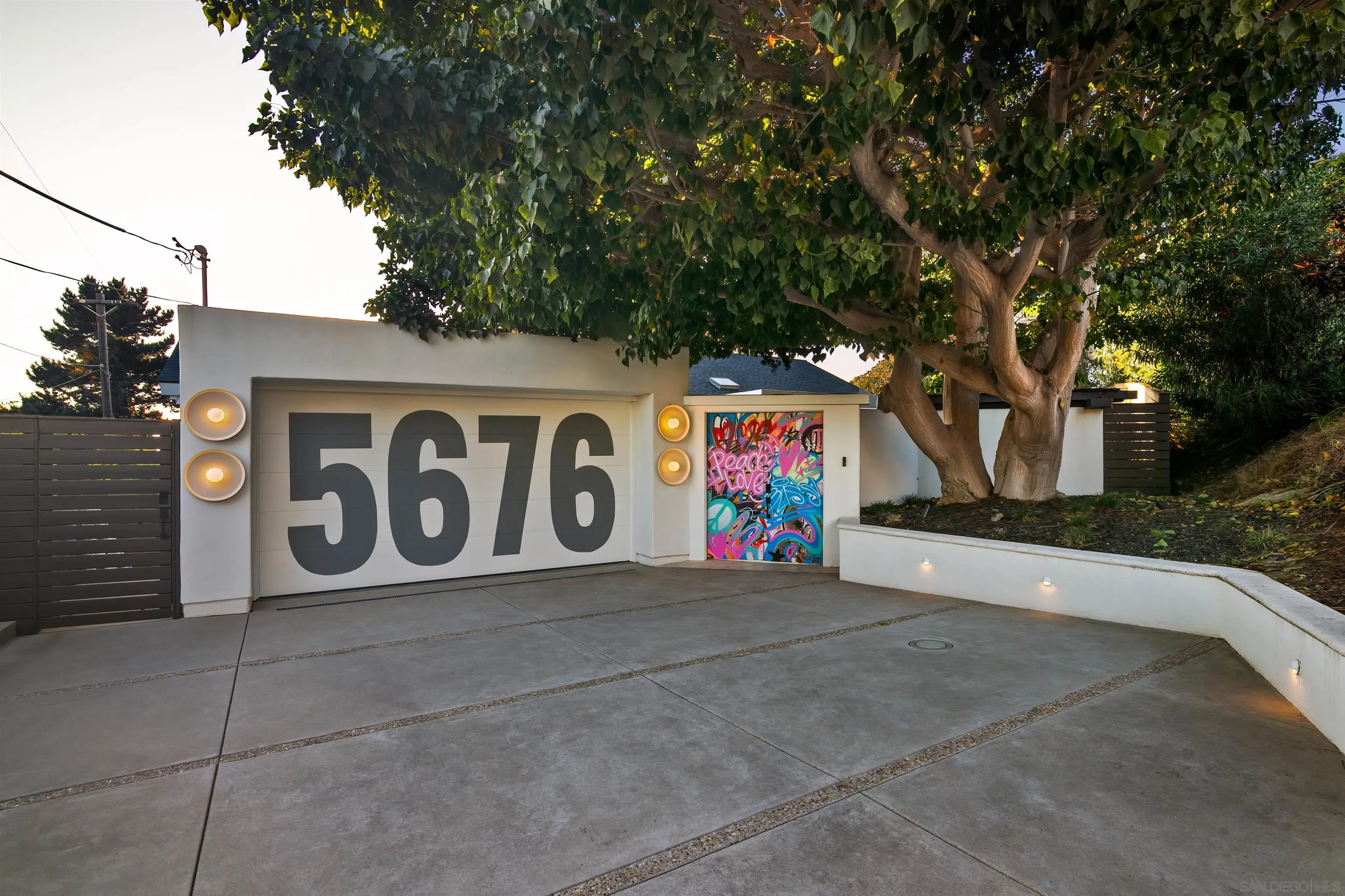 5676 Taft Ave