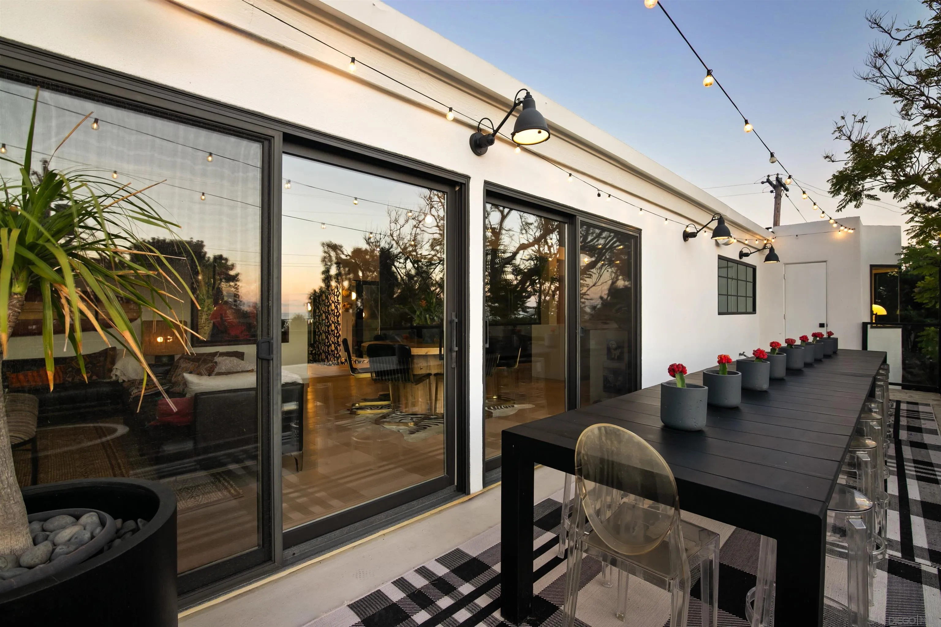 5676 Taft Ave