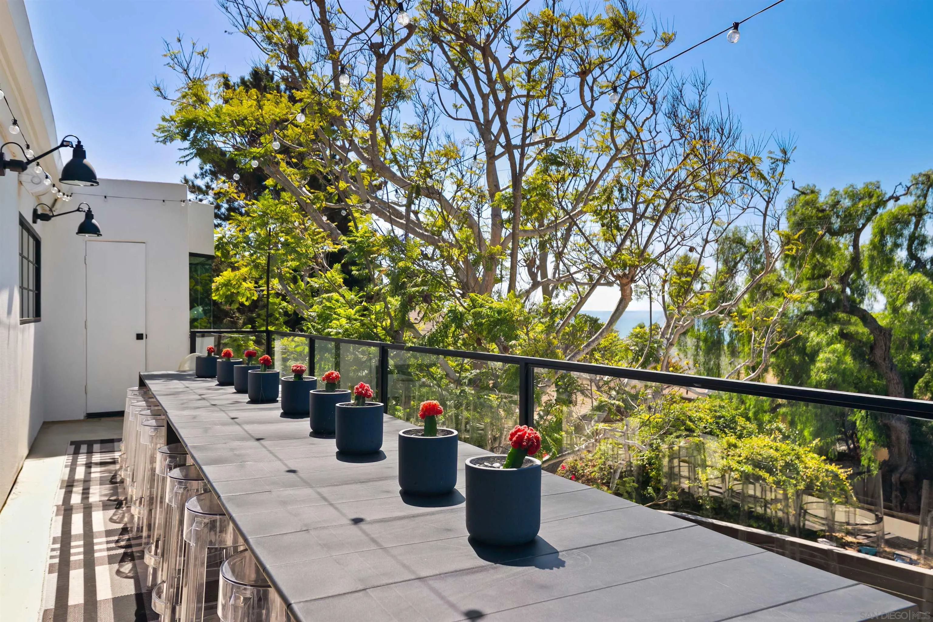 5676 Taft Ave